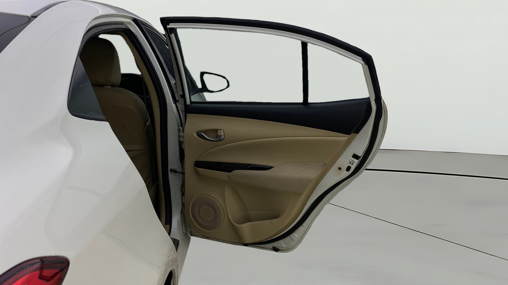 View 2019 Toyota Yaris V CVT Image 6 Used 2019 Toyota Yaris V CVT Image 6