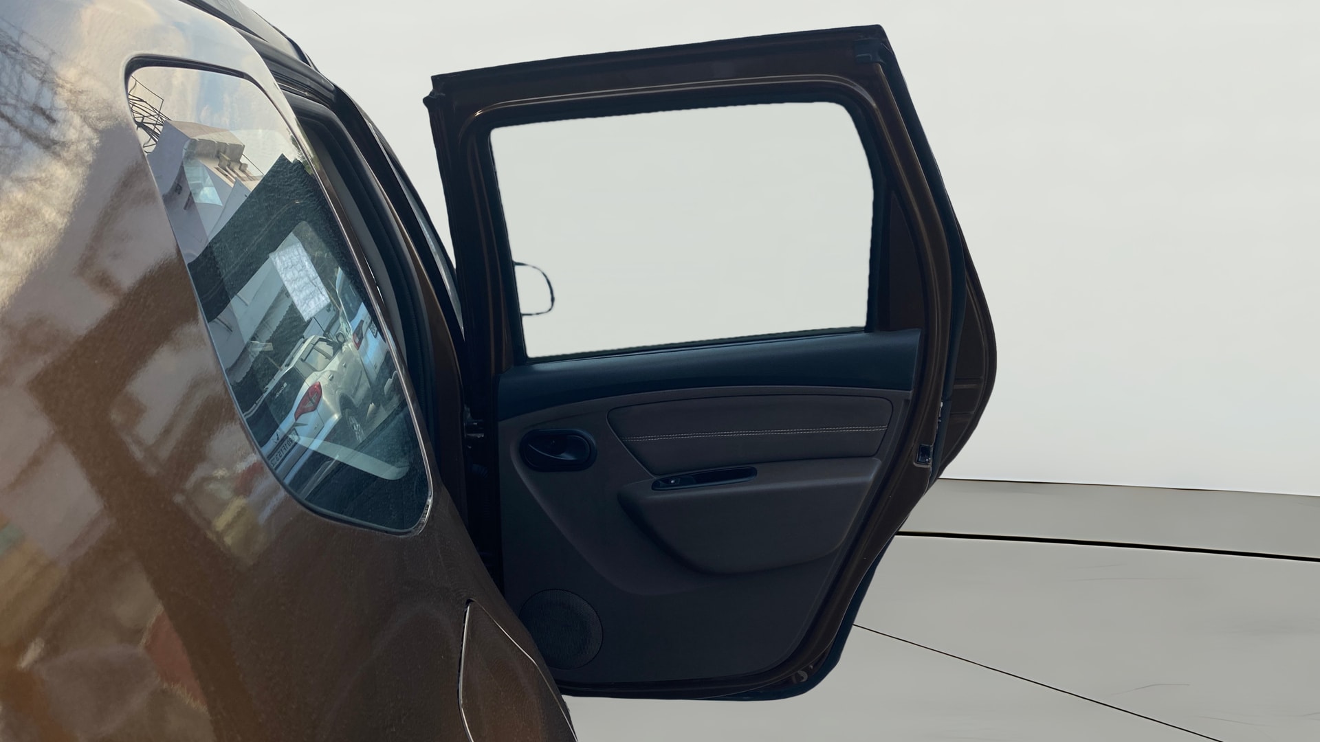 View 2017 Renault Duster Petrol RXL Image 7 Used 2017 Renault Duster Petrol RXL Image 7