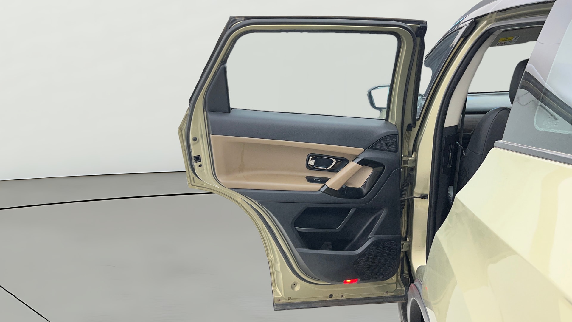 View 2022 Tata Safari 4X2 Image 16 Used 2022 Tata Safari 4X2 Image 16