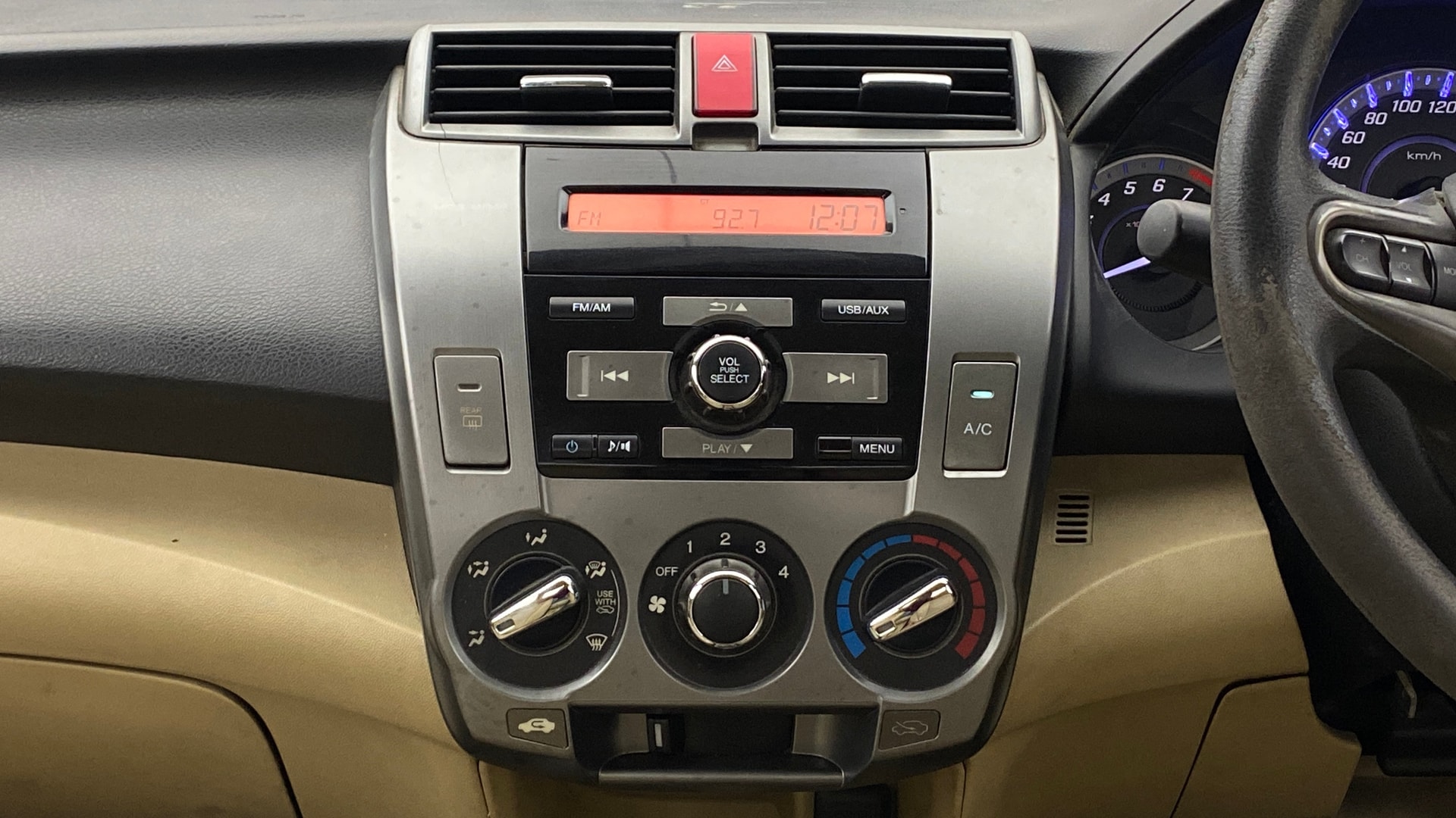 View 2013 Honda City ZX MT Diesel Anniversary Edition Image 17 Used 2013 Honda City ZX MT Diesel Anniversary Edition Image 17