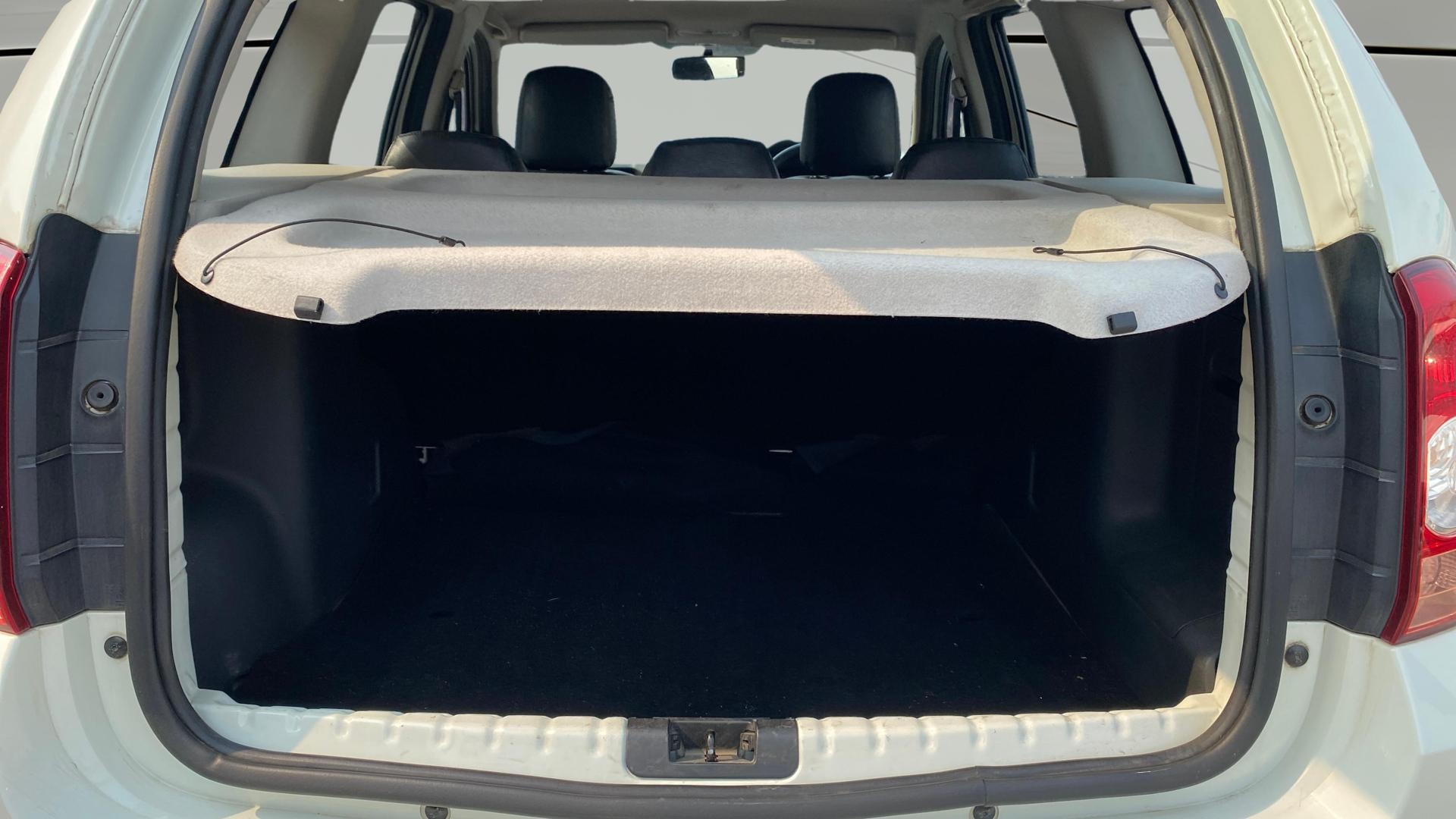 View 2015 Renault Duster Petrol RXE BS IV Image 36 Used 2015 Renault Duster Petrol RXE BS IV Image 36