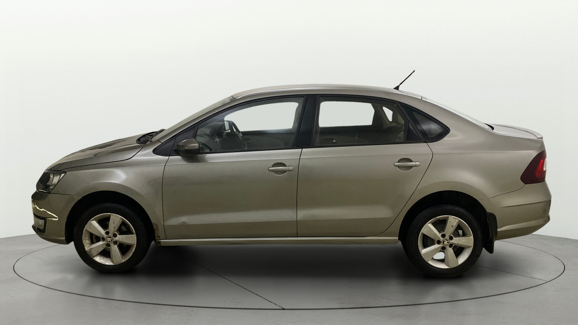 View 2017 Skoda Rapid 1.6 MPI Ambition Petrol AT BS IV Image 5 Used 2017 Skoda Rapid 1.6 MPI Ambition Petrol AT BS IV Image 5