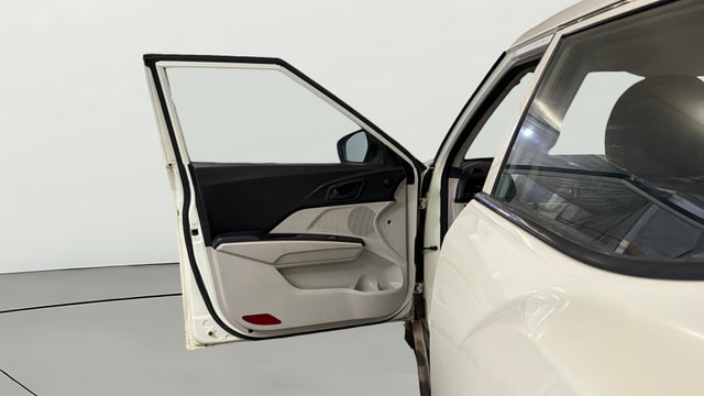View Mahindra XUV300 Image 31 Used Mahindra XUV300 Image 31