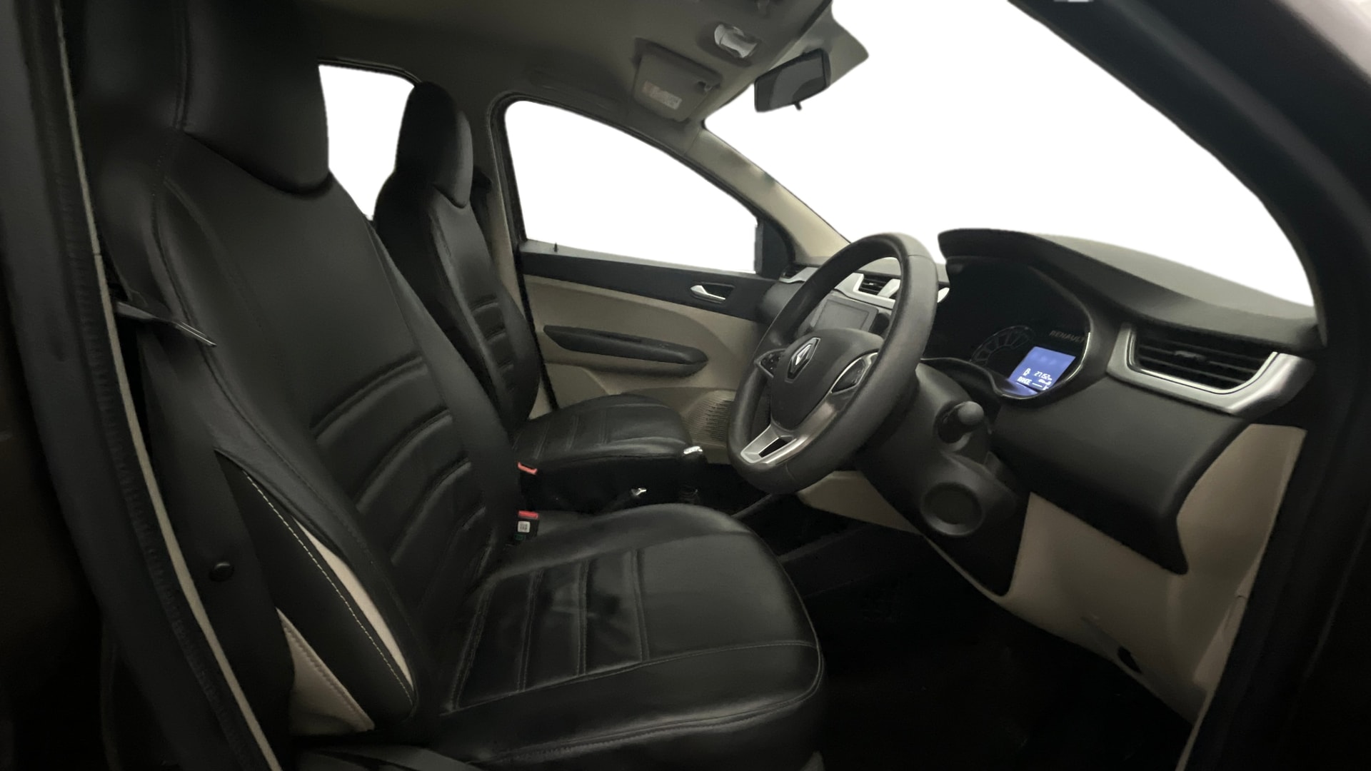 View 2022 Renault Triber RXZ AMT Image 18 Used 2022 Renault Triber RXZ AMT Image 18