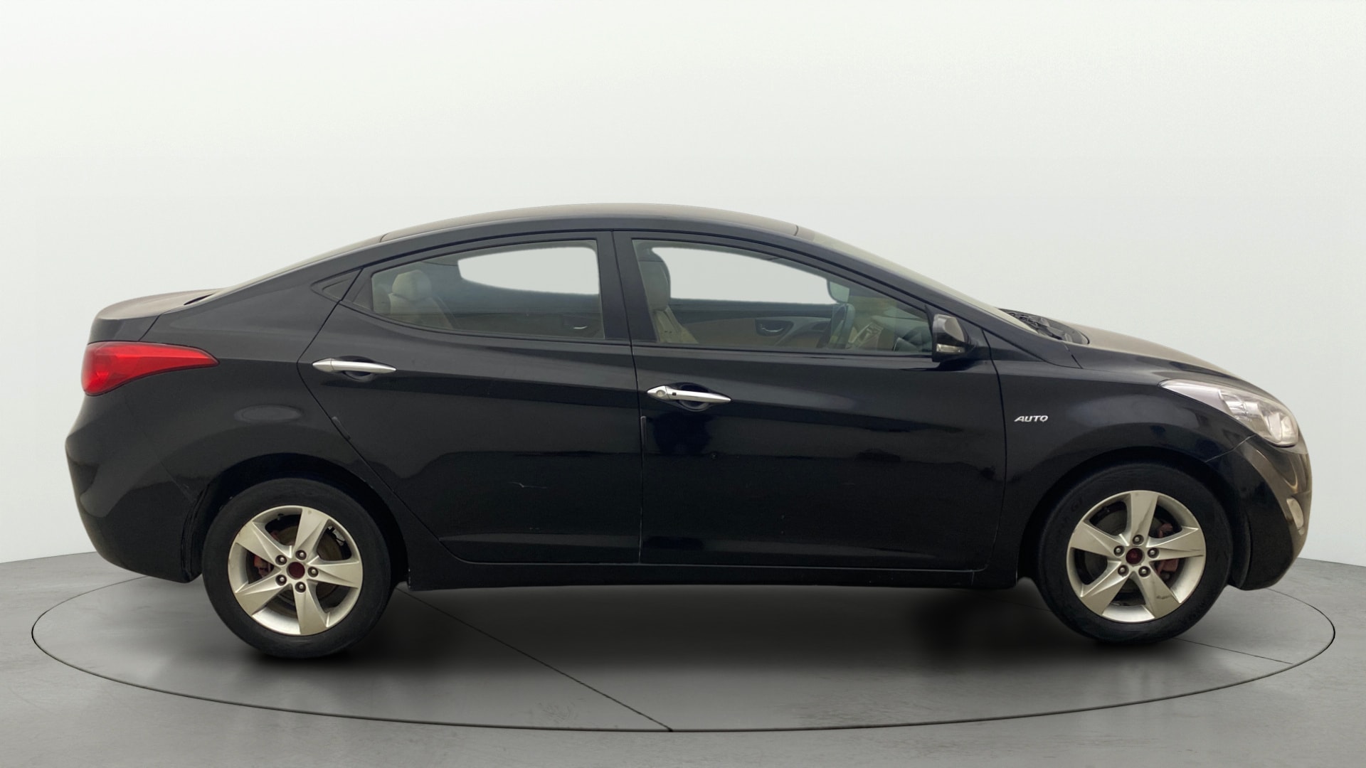 View 2014 Hyundai Elantra 1.6 CRDi S Image 27 Used 2014 Hyundai Elantra 1.6 CRDi S Image 27