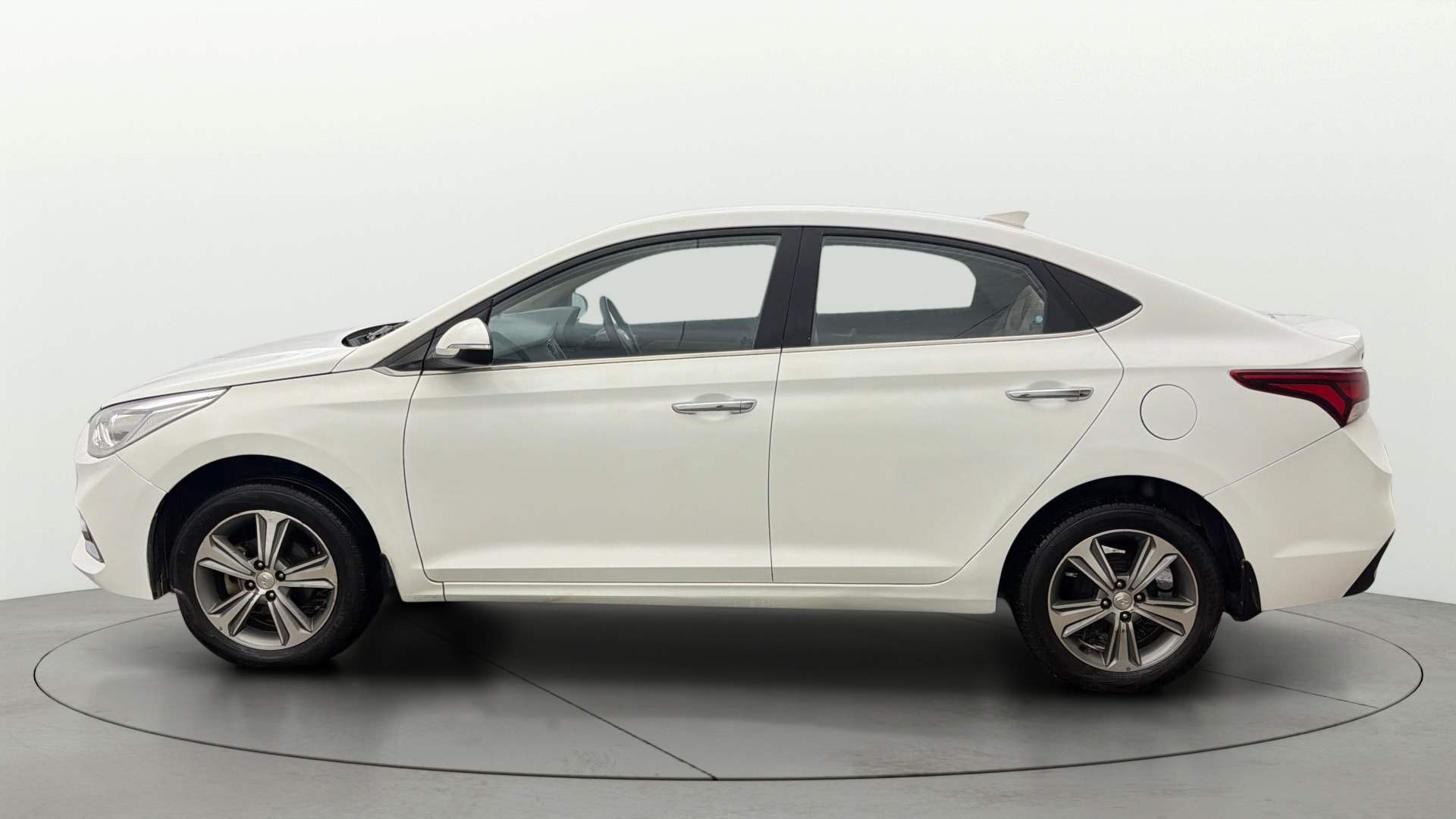 View 2019 Hyundai Verna 1.6 VTVT SX Image 6 Used 2019 Hyundai Verna 1.6 VTVT SX Image 6