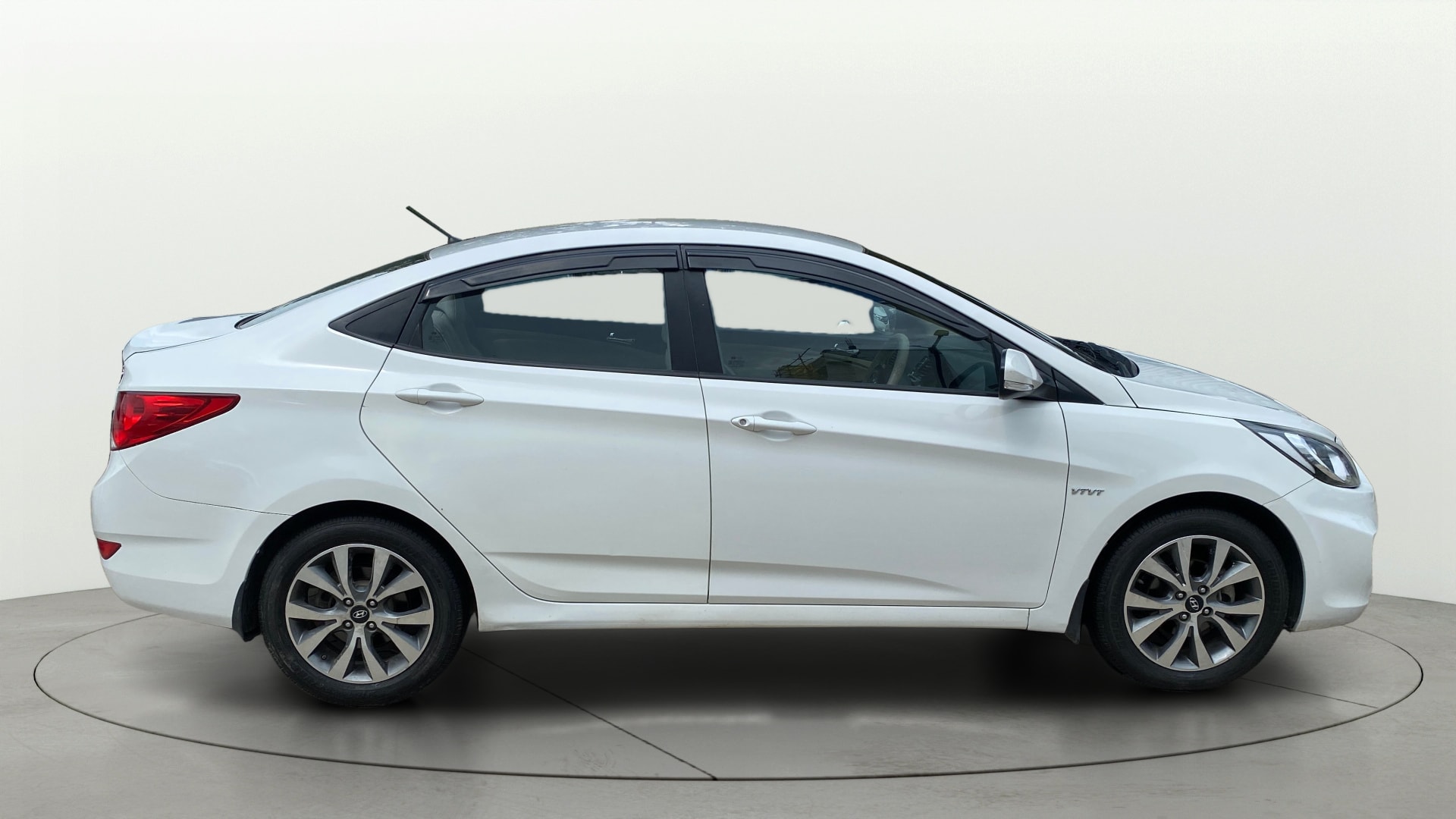 View 2014 Hyundai Fluidic Verna 1.6 VTVT SX Image 8 Used 2014 Hyundai Fluidic Verna 1.6 VTVT SX Image 8