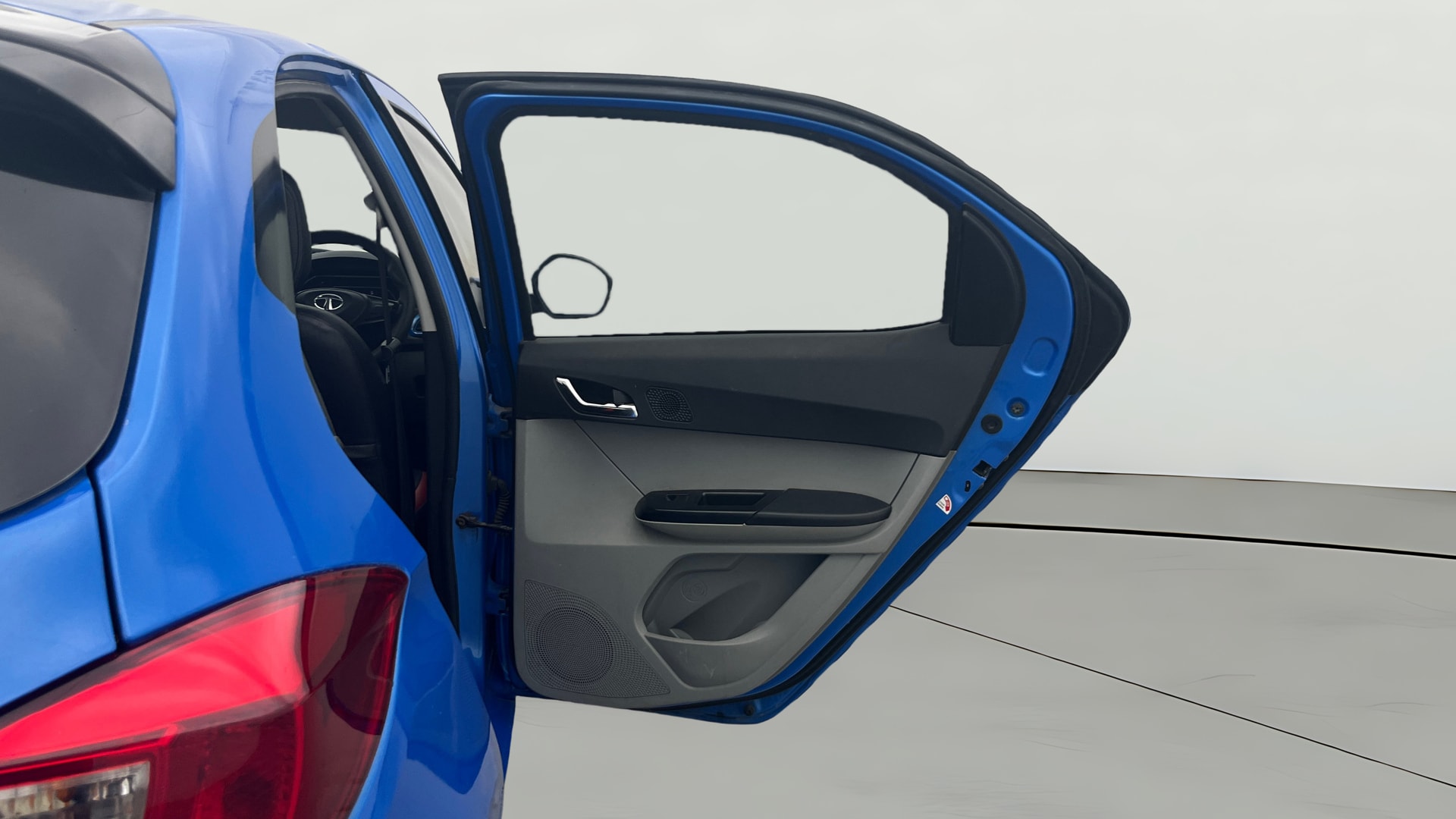 View 2020 Tata Tiago Revotorq XB Image 5 Used 2020 Tata Tiago Revotorq XB Image 5