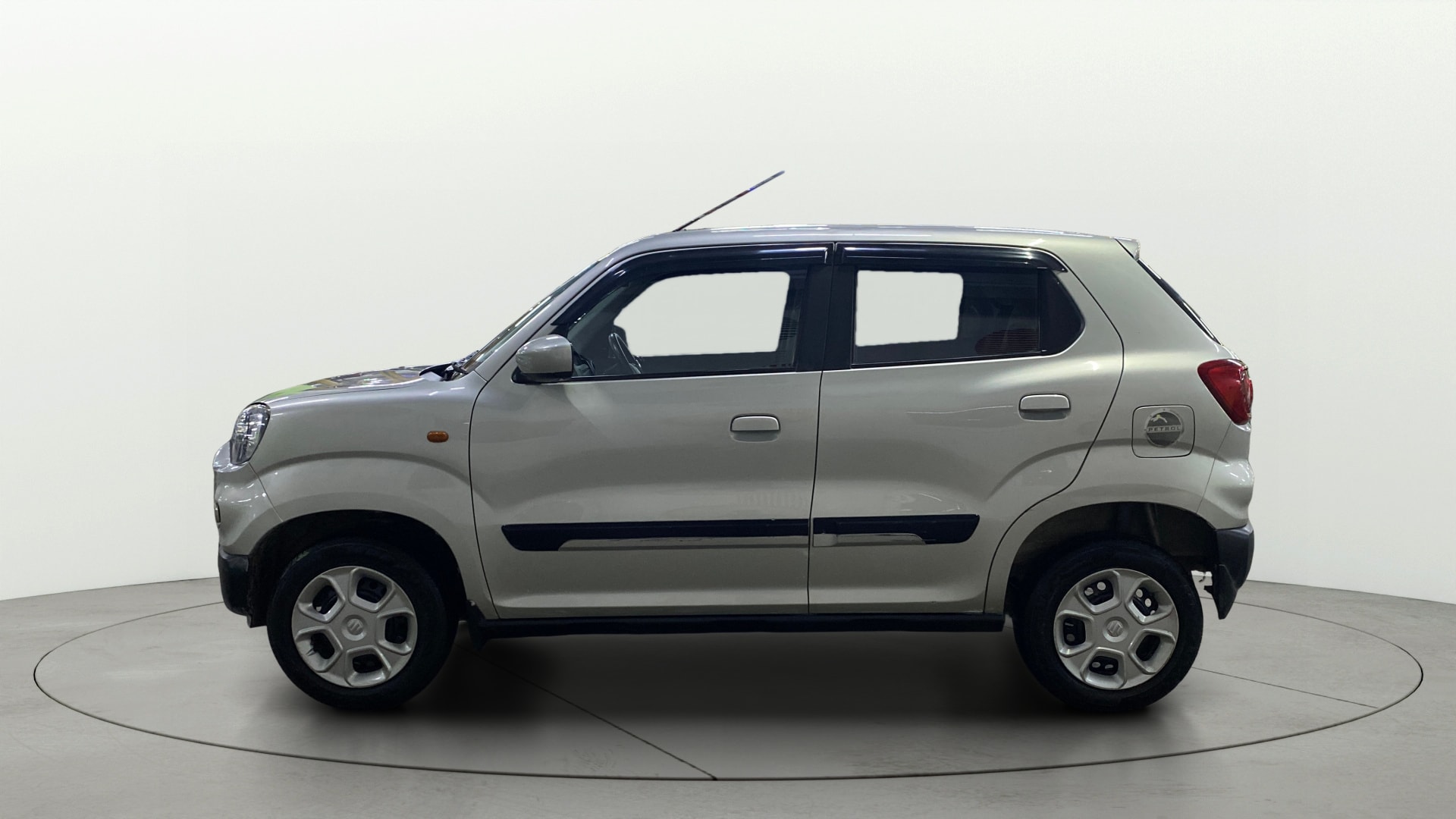 View 2022 Maruti Suzuki 1000 Base Variant Image 25 Used 2022 Maruti Suzuki 1000 Base Variant Image 25