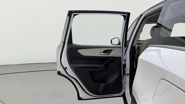 View Mahindra XUV700 Image 16 Used Mahindra XUV700 Image 16
