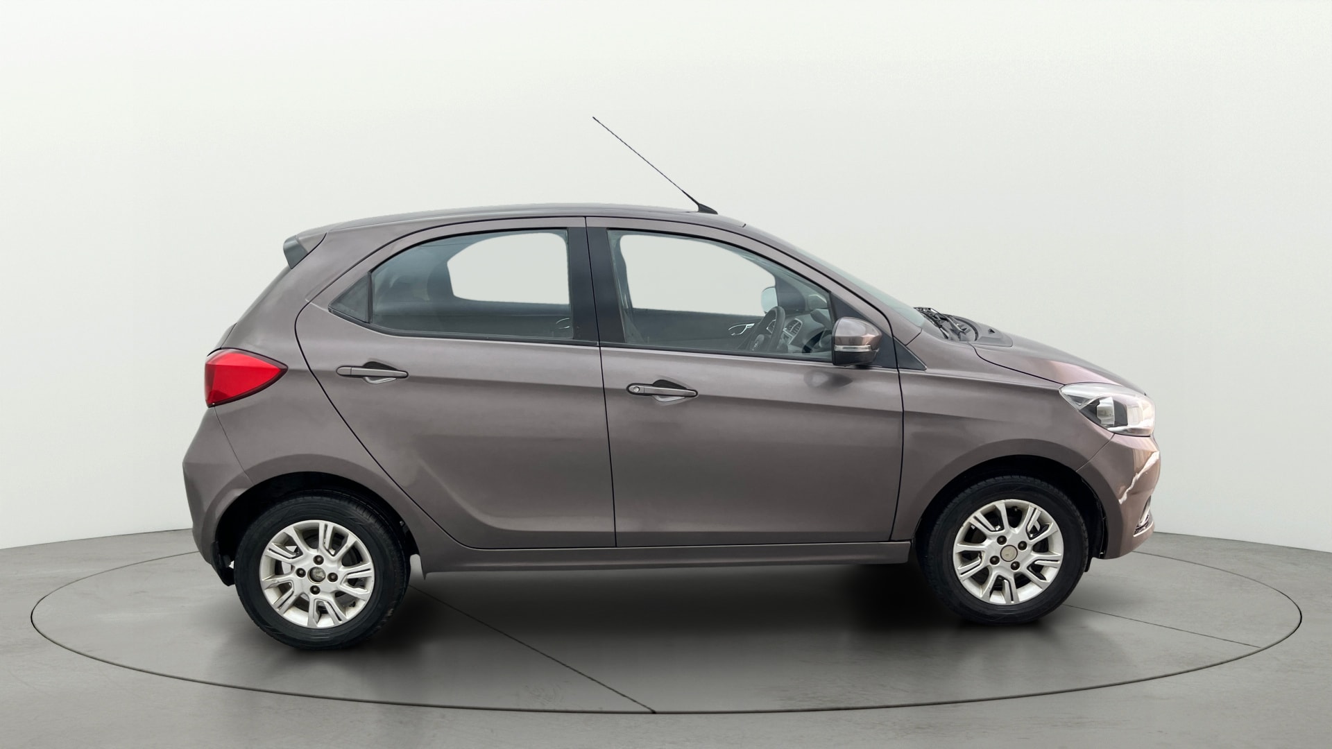 View 2017 Tata Tiago Revotorq XZ Image 8 Used 2017 Tata Tiago Revotorq XZ Image 8
