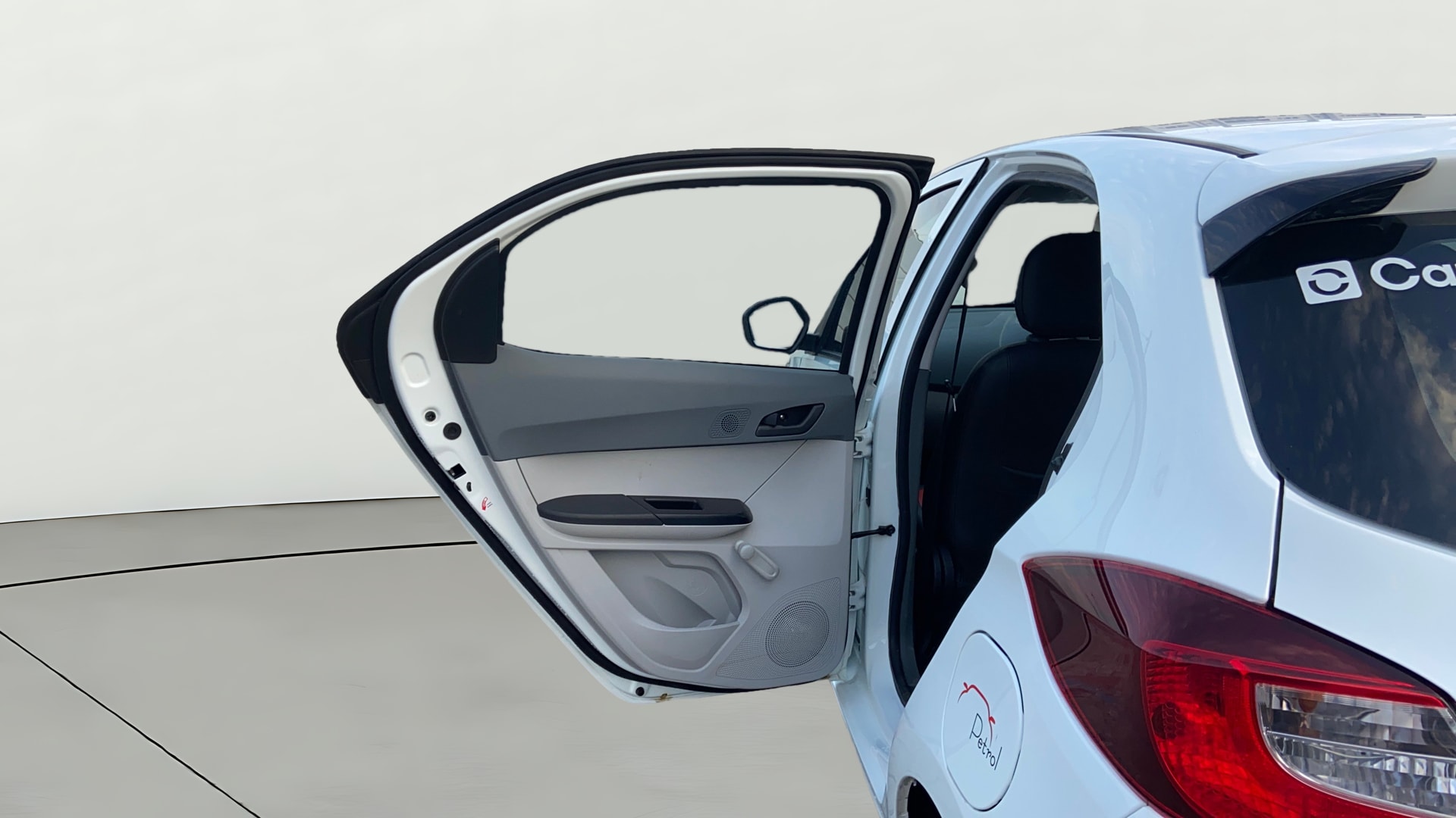 View 2026 Tata Tiago Revotorq XB Image 22 Used 2026 Tata Tiago Revotorq XB Image 22