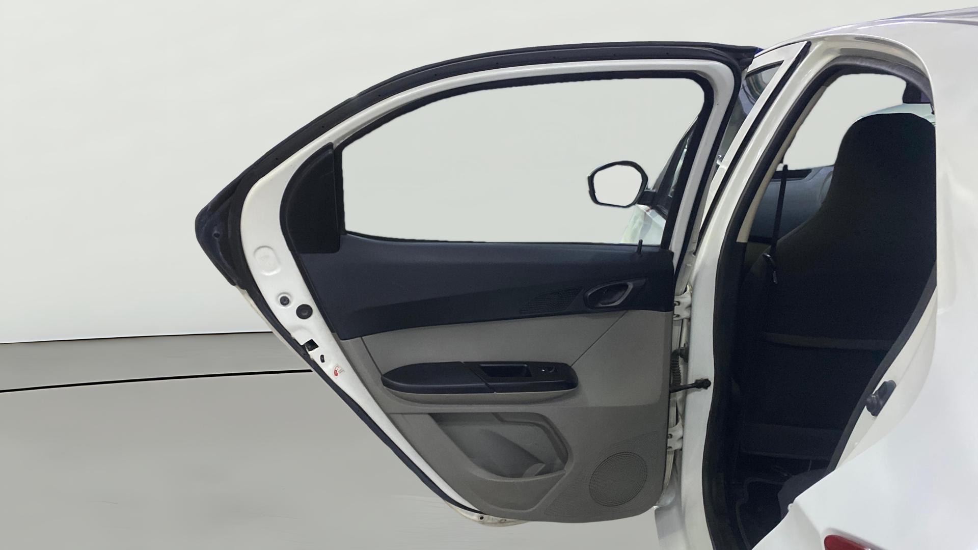 View 2017 Tata Tiago Revotorq XB Image 22 Used 2017 Tata Tiago Revotorq XB Image 22