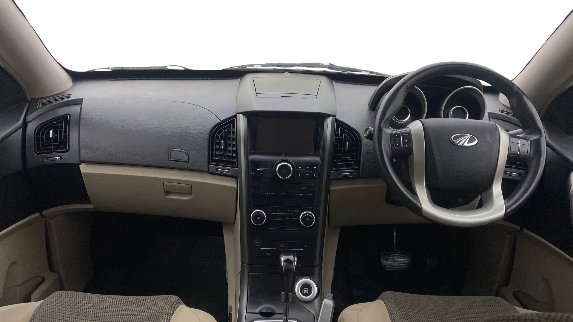 View 2017 Mahindra XUV500 W9 AT Image 32 Used 2017 Mahindra XUV500 W9 AT Image 32