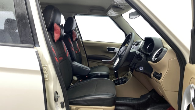 View Mahindra TUV300 Image 26 Used Mahindra TUV300 Image 26