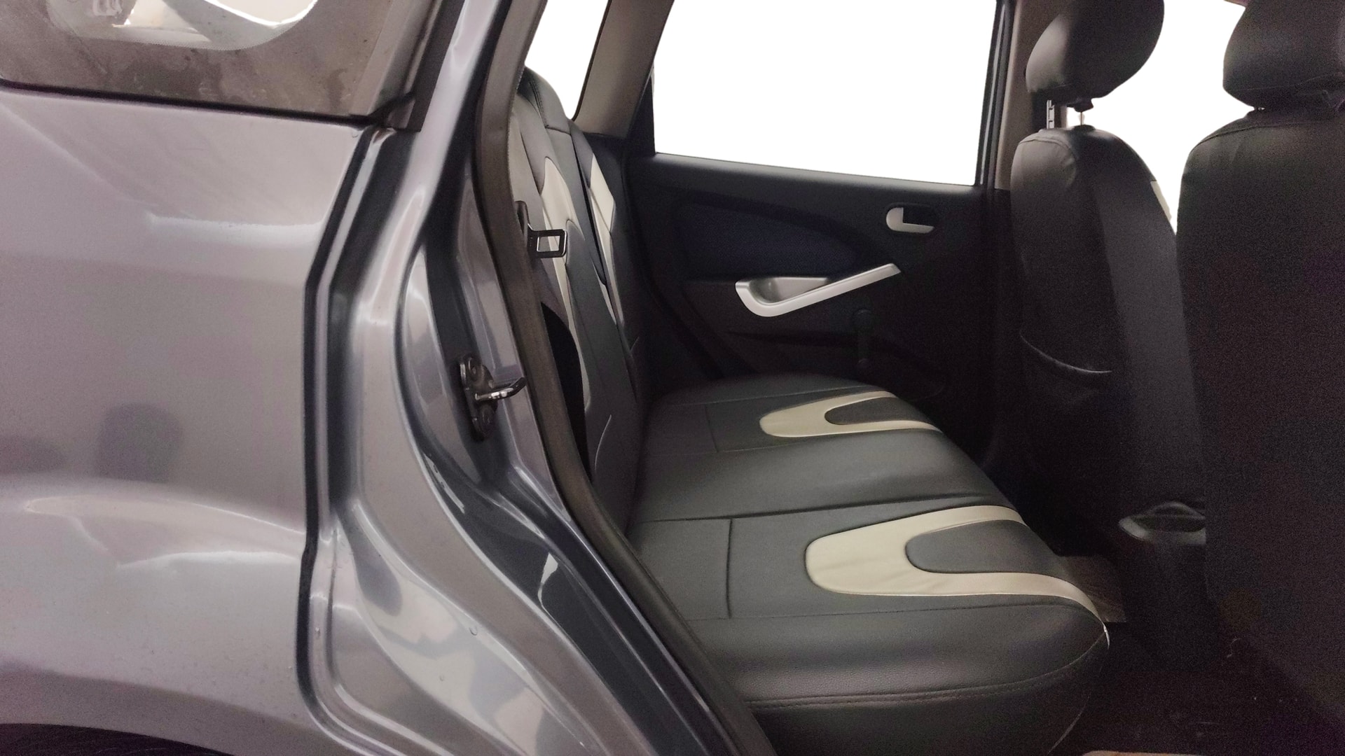 View 2015 Ford Figo 1.2P Ambiente MT BS IV Image 28 Used 2015 Ford Figo 1.2P Ambiente MT BS IV Image 28