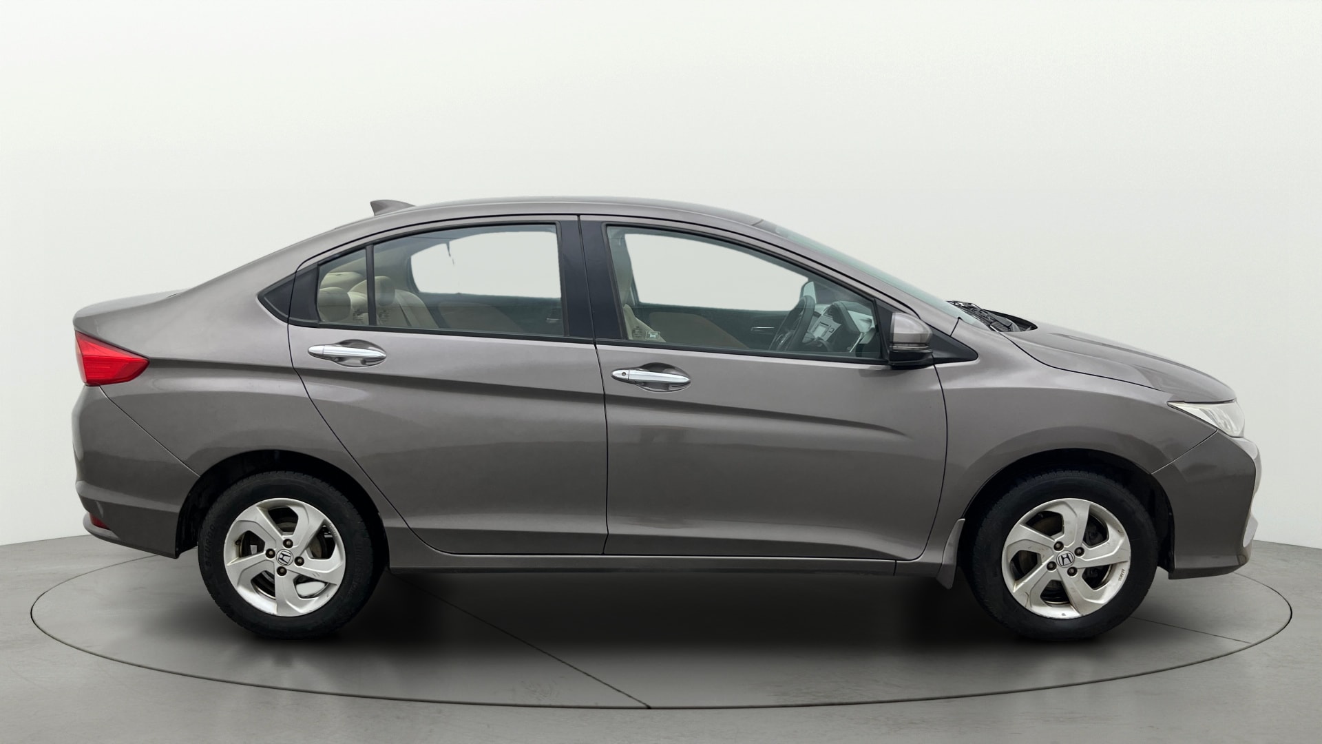 View 2016 Honda City ZX MT Diesel Anniversary Edition Image 9 Used 2016 Honda City ZX MT Diesel Anniversary Edition Image 9