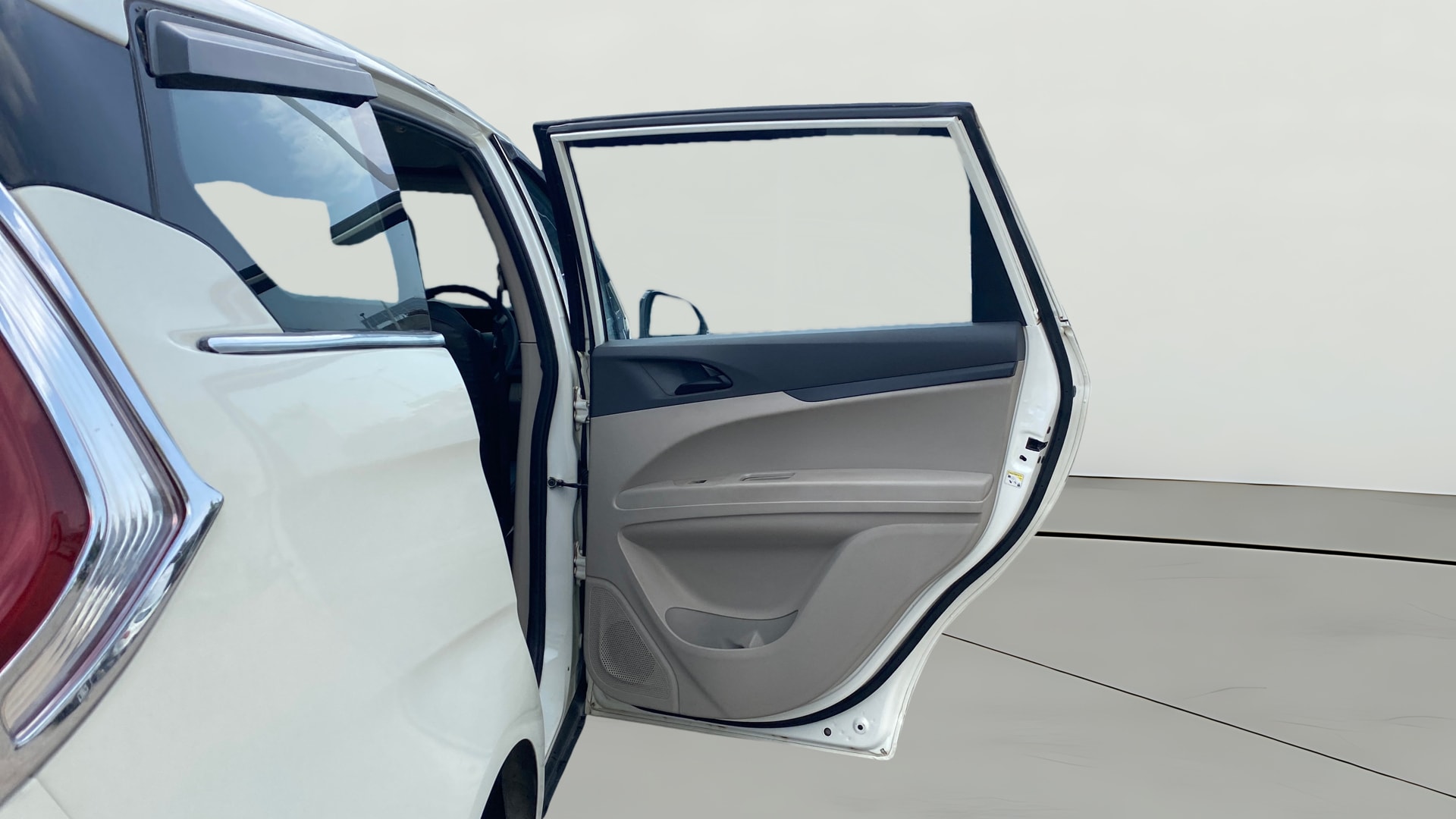 View 2020 Mahindra Marazzo M2 7-Seater BS IV Image 7 Used 2020 Mahindra Marazzo M2 7-Seater BS IV Image 7