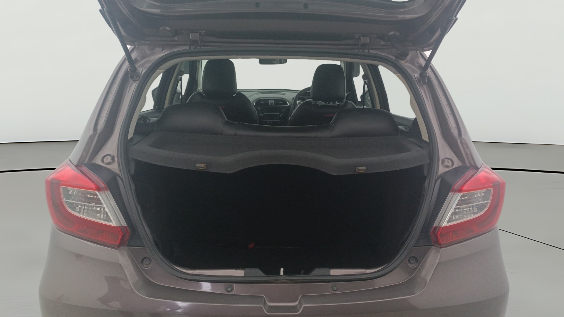 View 2018 Tata Tiago Revotorq XB Image 36 Used 2018 Tata Tiago Revotorq XB Image 36