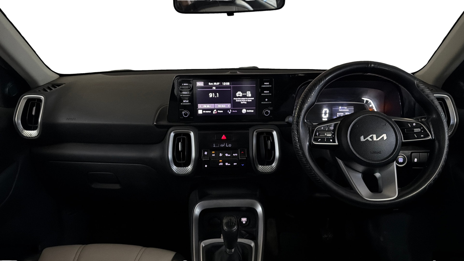View 2023 Kia Sonet HTK Plus iMT Petrol Image 15 Used 2023 Kia Sonet HTK Plus iMT Petrol Image 15