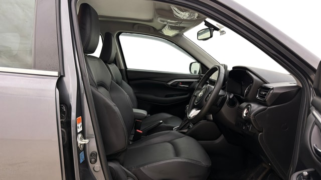 View Toyota Urban Cruiser Hyryder Image 18 Used Toyota Urban Cruiser Hyryder Image 18