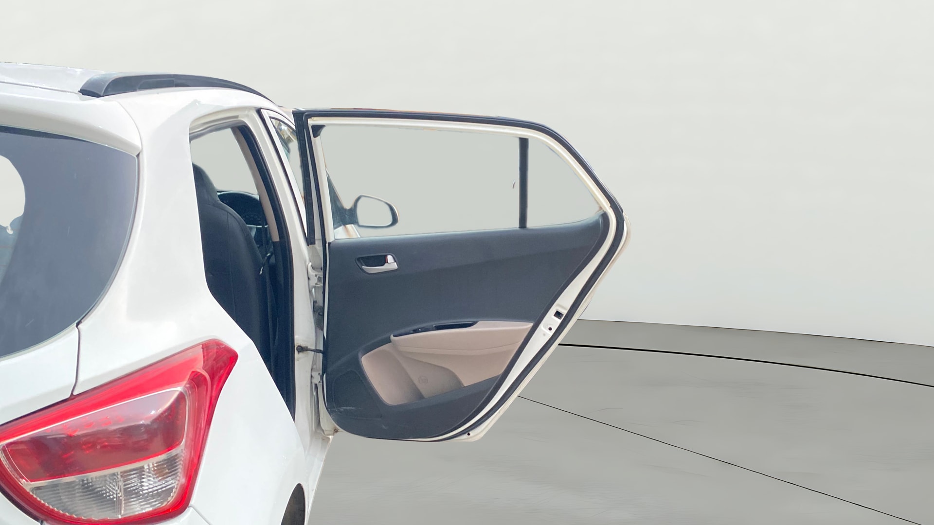 View 2015 Hyundai Grand i10 Sportz 1.2 Kappa Image 7 Used 2015 Hyundai Grand i10 Sportz 1.2 Kappa Image 7