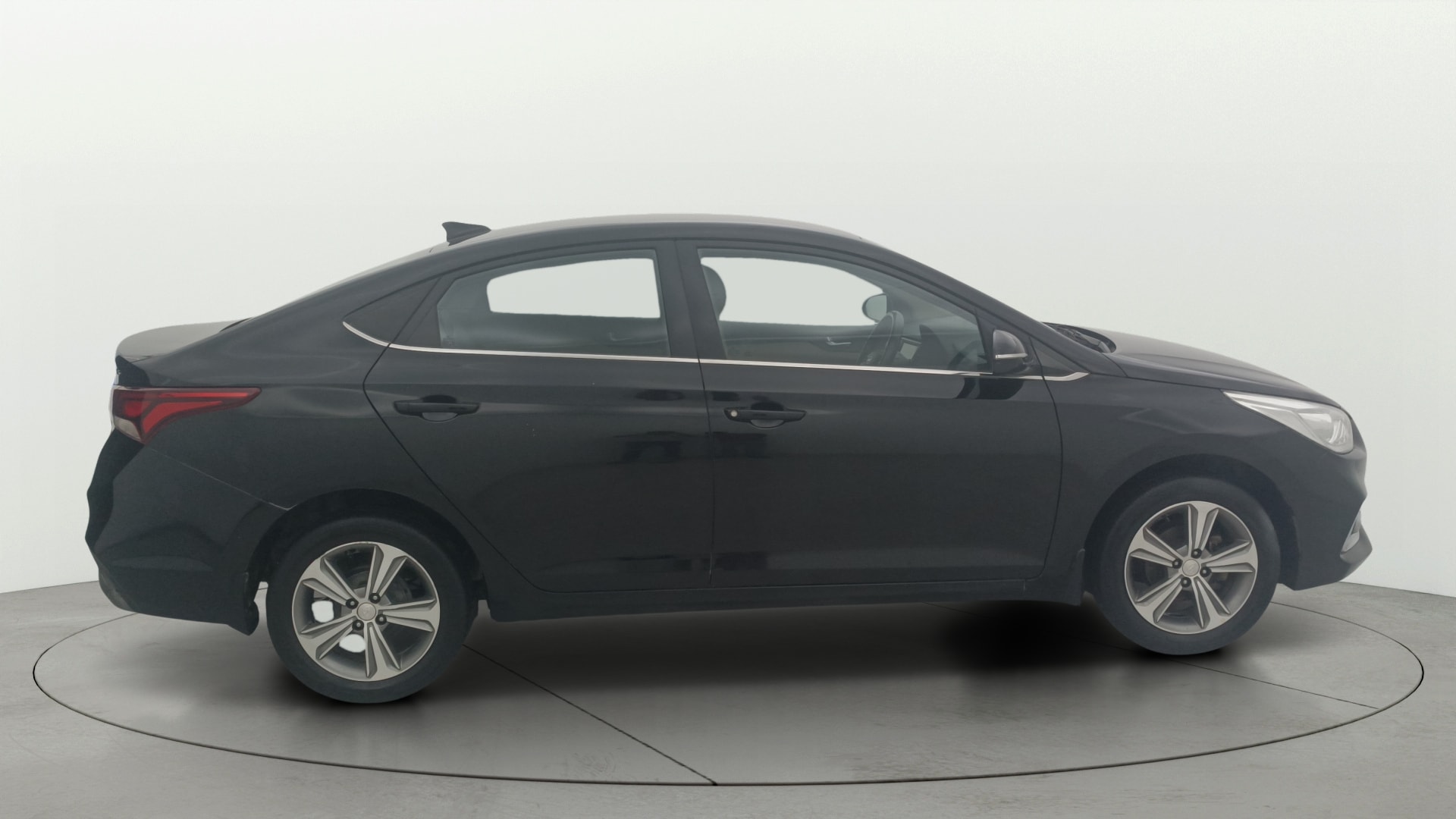 View 2018 Hyundai Verna 1.6 VTVT SX Image 9 Used 2018 Hyundai Verna 1.6 VTVT SX Image 9