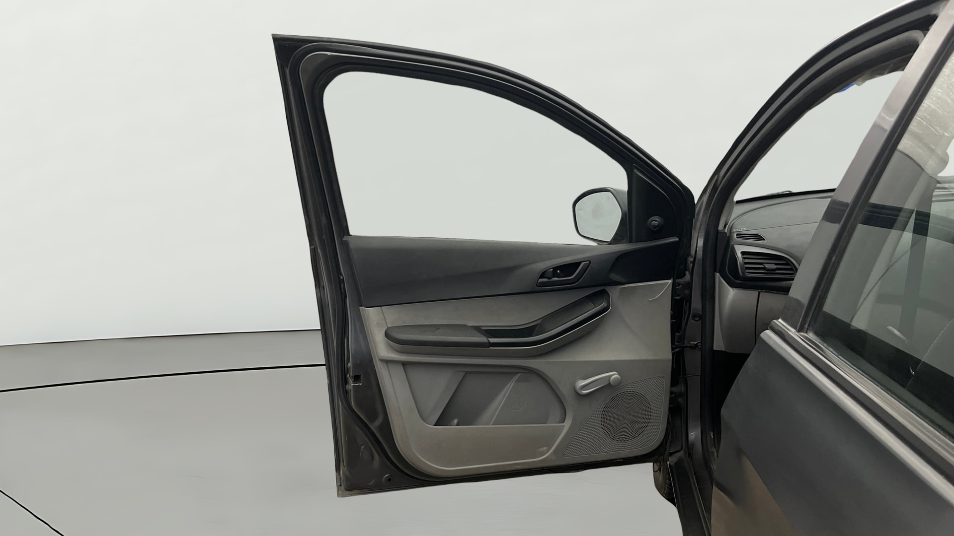 View 2021 Tata Tiago Revotorq XB Image 35 Used 2021 Tata Tiago Revotorq XB Image 35