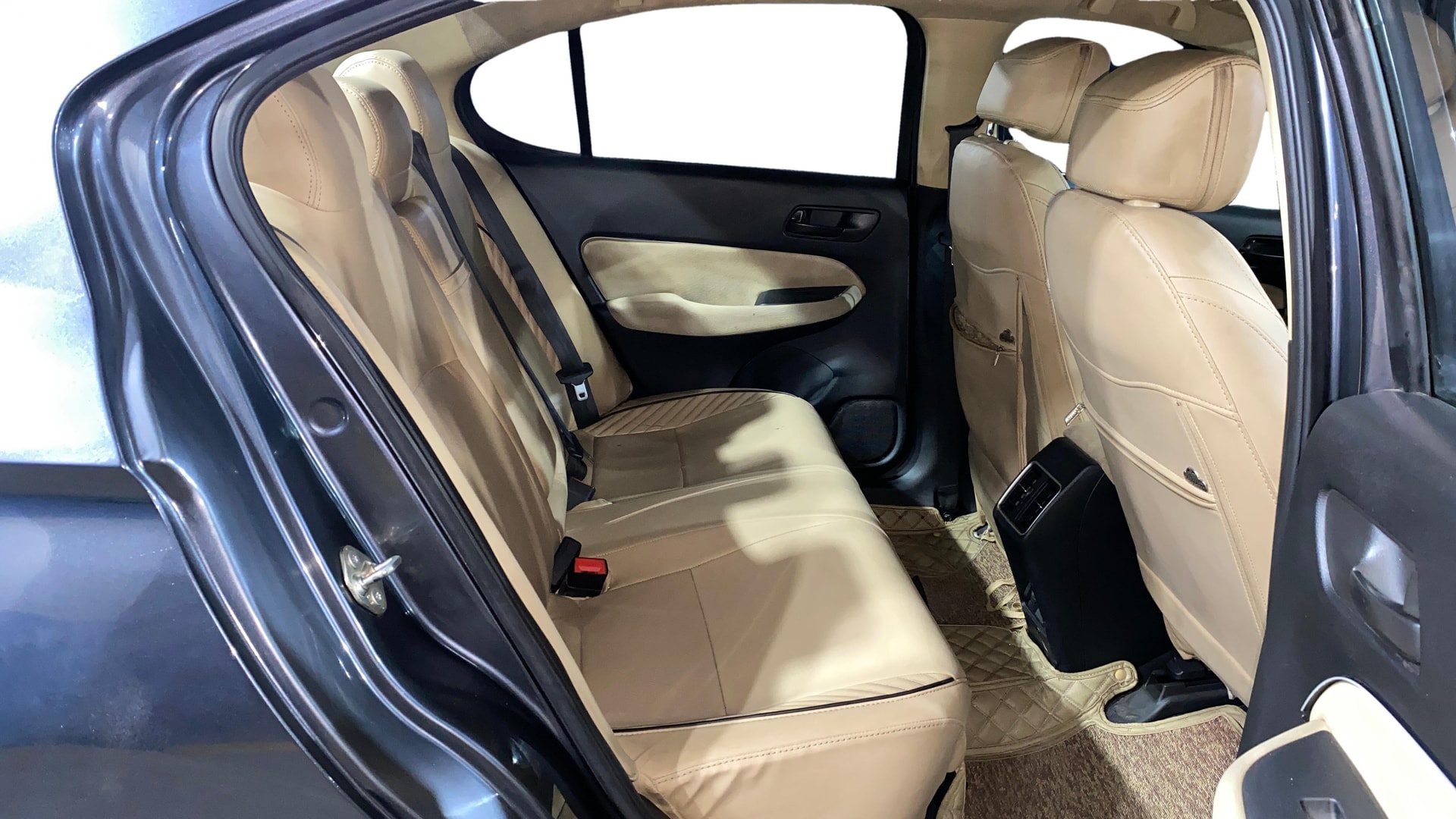 View 2023 Honda City ZX MT Diesel Anniversary Edition Image 30 Used 2023 Honda City ZX MT Diesel Anniversary Edition Image 30