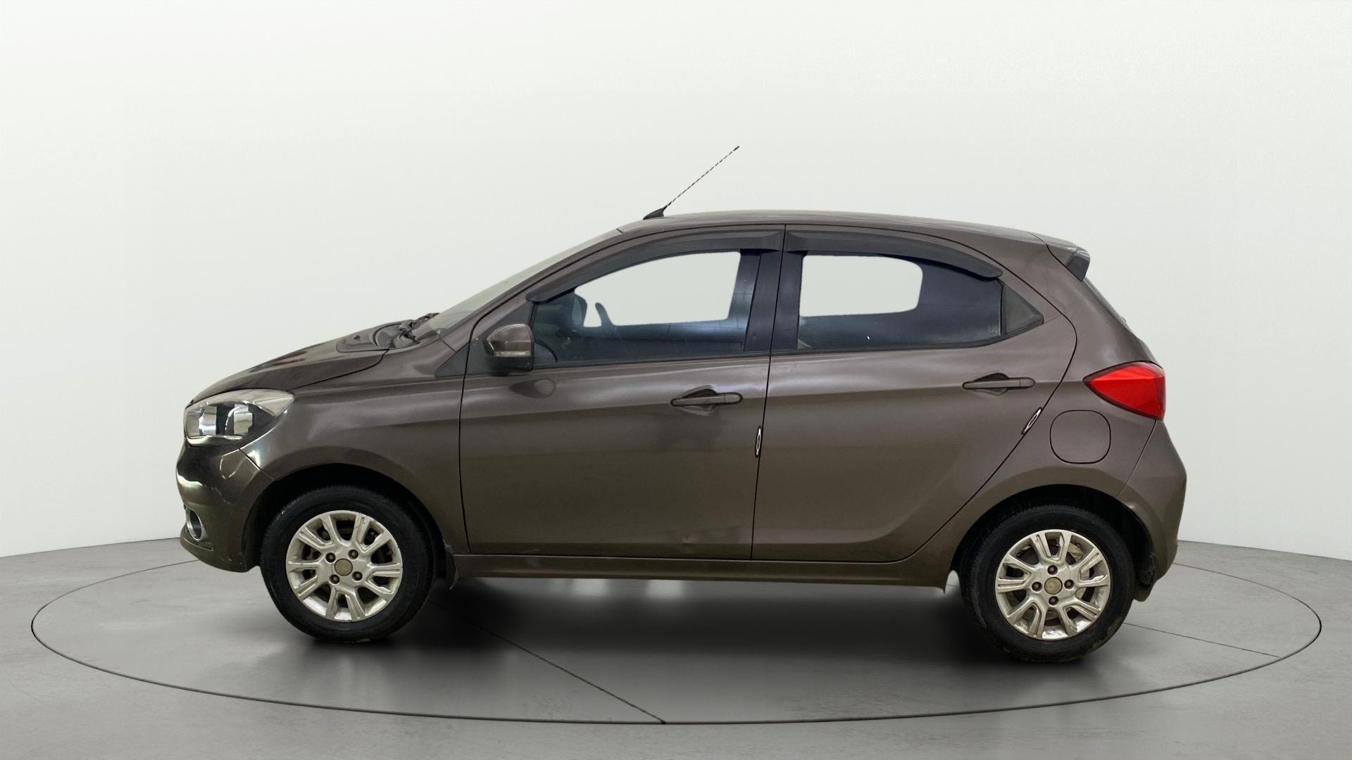 View 2017 Tata Tiago Revotorq XB Image 5 Used 2017 Tata Tiago Revotorq XB Image 5