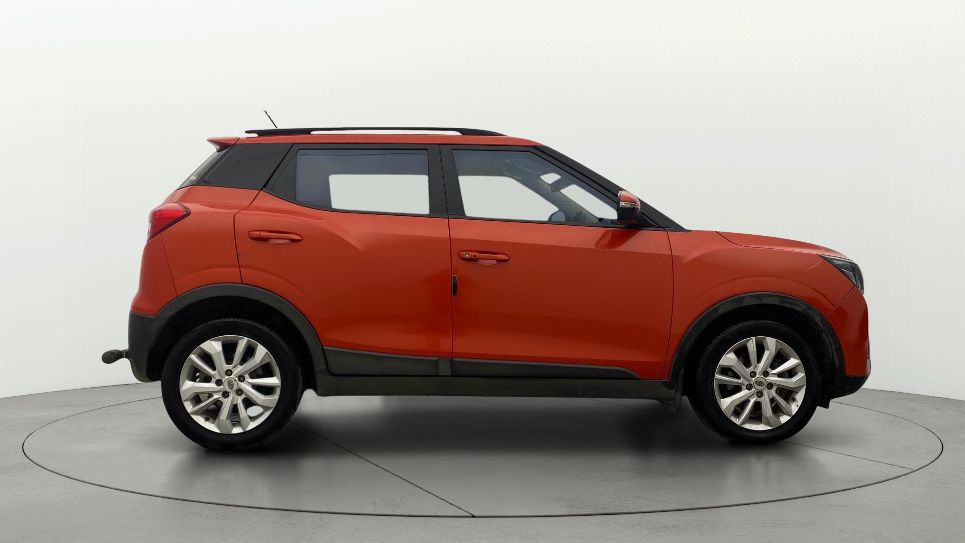 View 2019 Mahindra XUV300 W4 Petrol BS IV Image 9 Used 2019 Mahindra XUV300 W4 Petrol BS IV Image 9