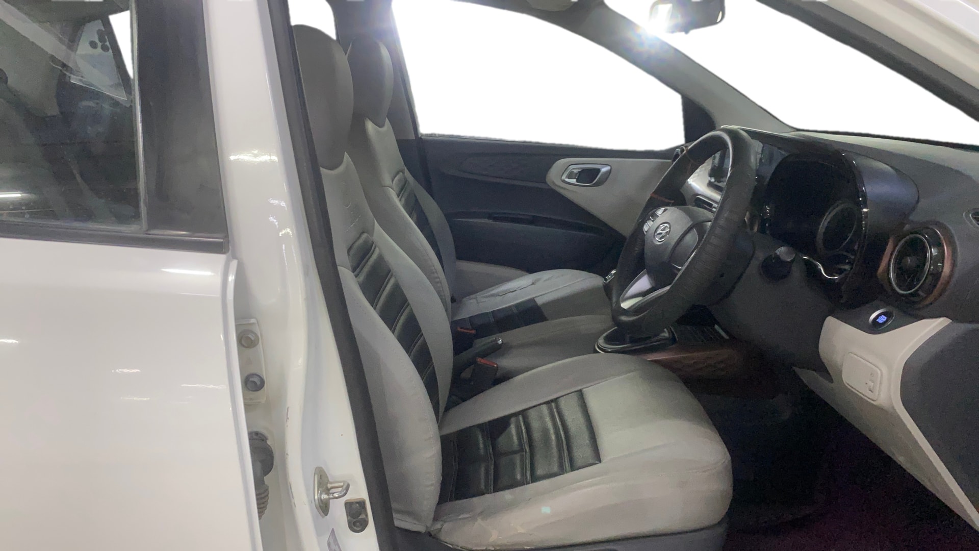 View 2020 Hyundai Aura SX(O) Diesel Image 26 Used 2020 Hyundai Aura SX(O) Diesel Image 26