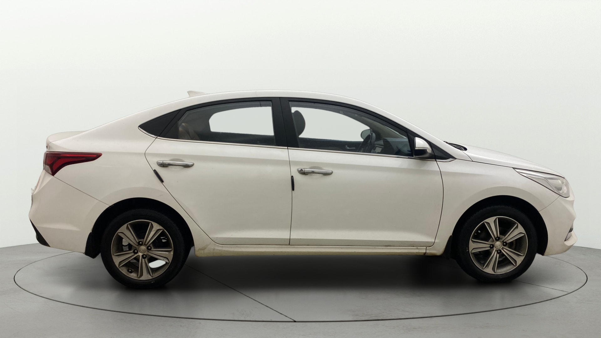 View 2018 Hyundai Verna 1.6 VTVT SX Image 8 Used 2018 Hyundai Verna 1.6 VTVT SX Image 8