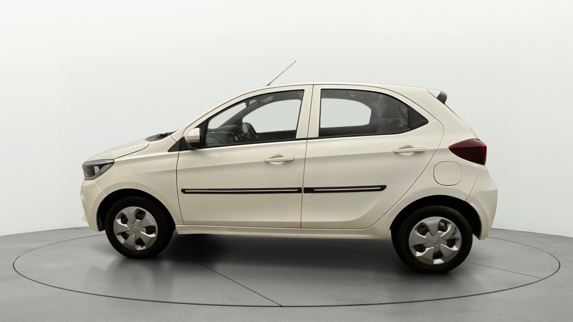 View 2021 Tata Tiago Revotorq XB Image 5 Used 2021 Tata Tiago Revotorq XB Image 5