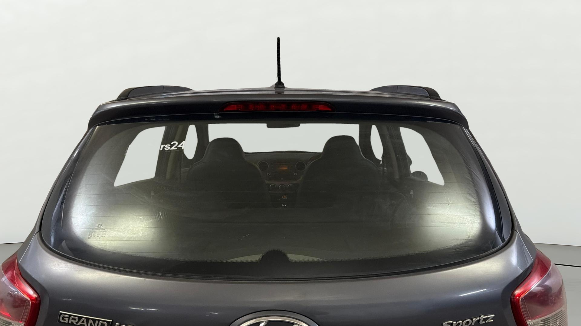 View 2015 Hyundai Grand i10 Sportz 1.2 Kappa Image 4 Used 2015 Hyundai Grand i10 Sportz 1.2 Kappa Image 4