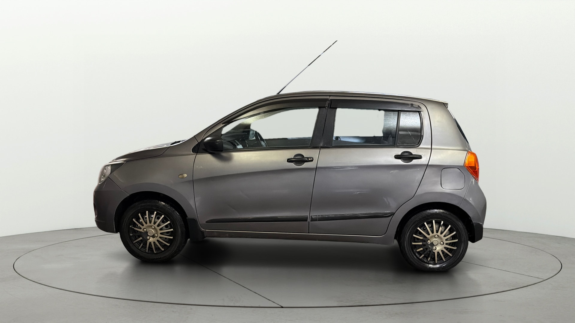 View 2016 Maruti Suzuki 1000 Base Variant Image 5 Used 2016 Maruti Suzuki 1000 Base Variant Image 5