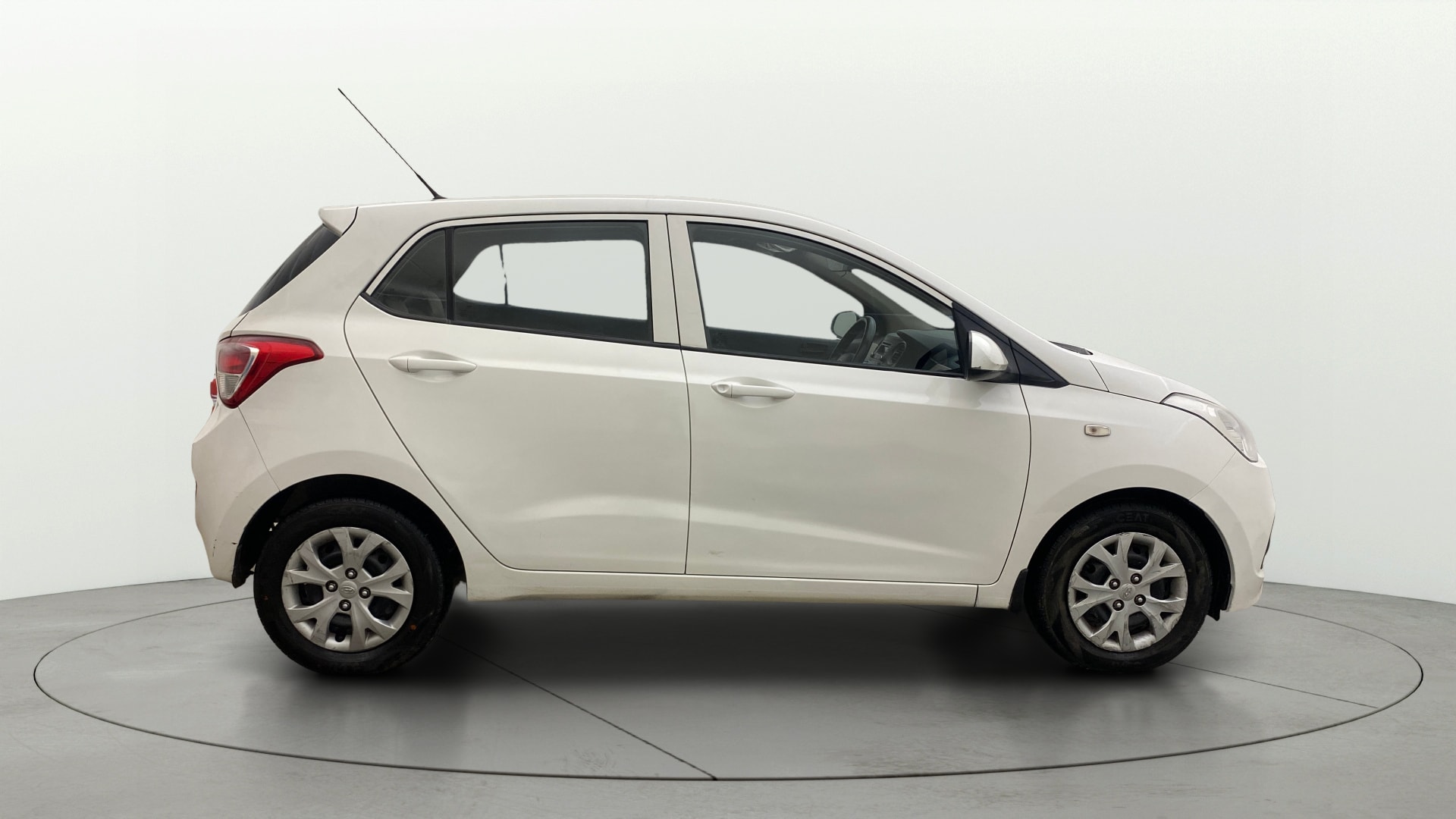 View 2017 Hyundai Grand i10 1.2 Magna Petrol AT Image 8 Used 2017 Hyundai Grand i10 1.2 Magna Petrol AT Image 8