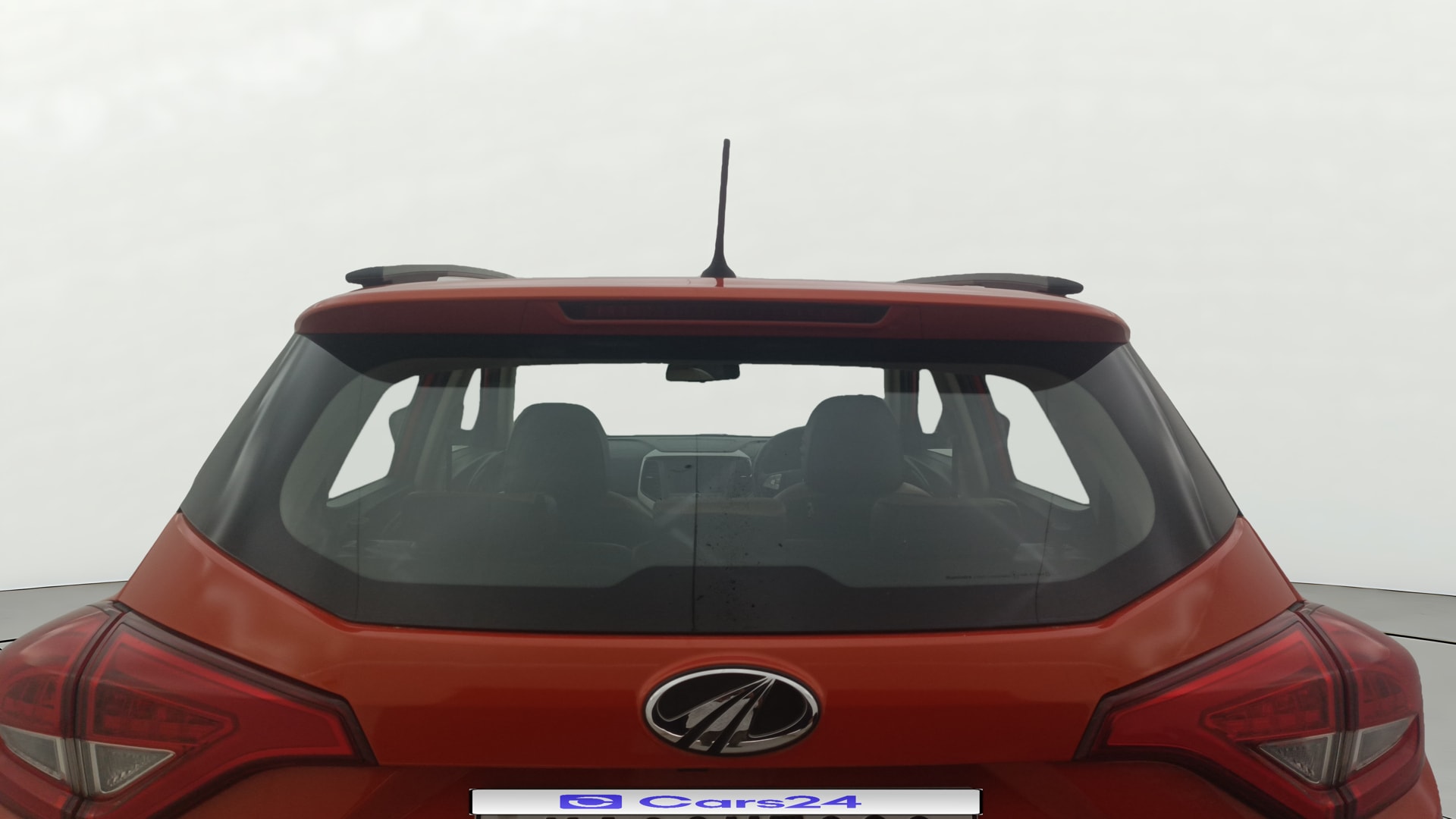 View 2019 Mahindra XUV300 W4 Petrol BS IV Image 4 Used 2019 Mahindra XUV300 W4 Petrol BS IV Image 4
