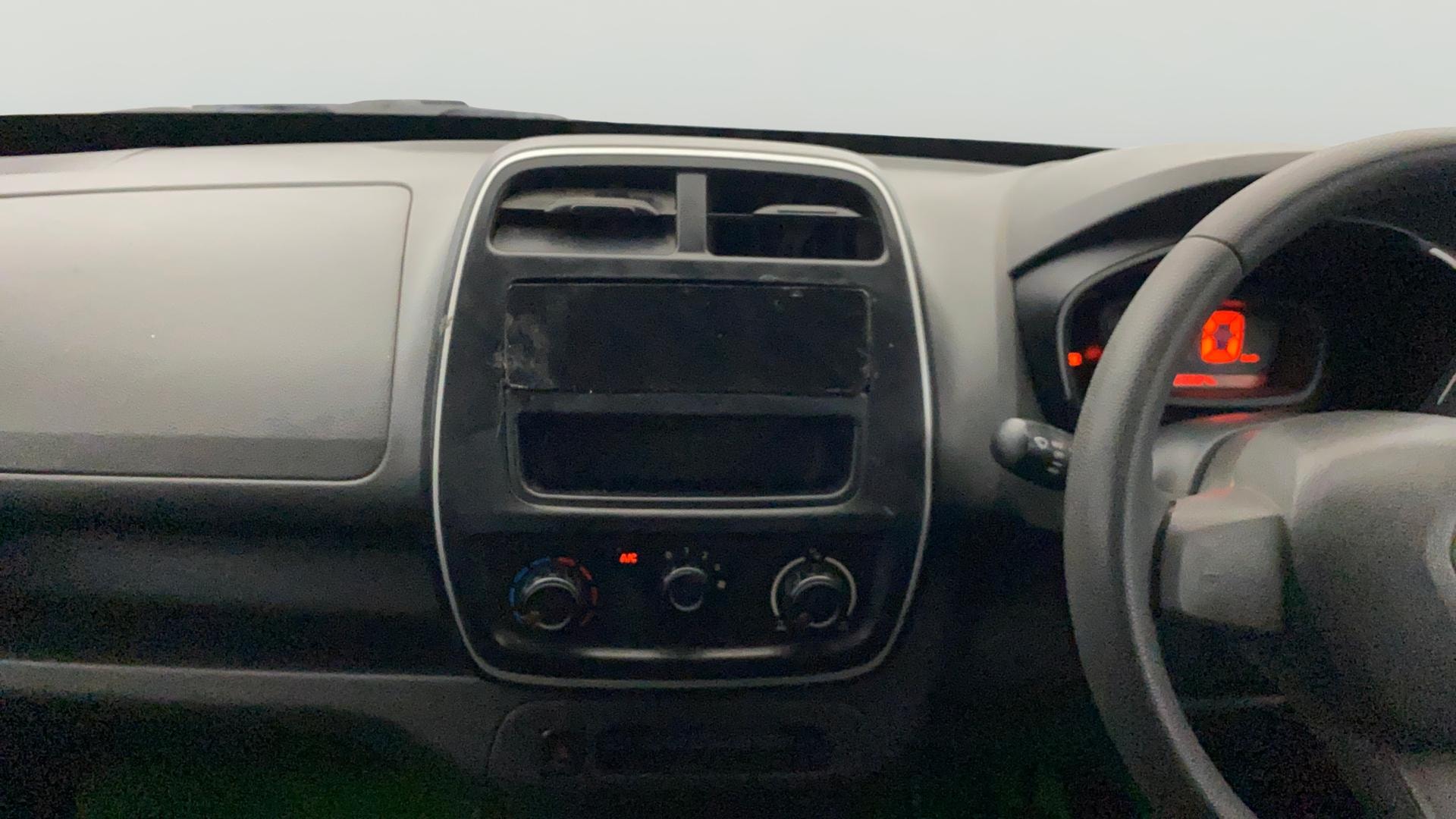 View 2015 Renault Kwid RXE Image 17 Used 2015 Renault Kwid RXE Image 17