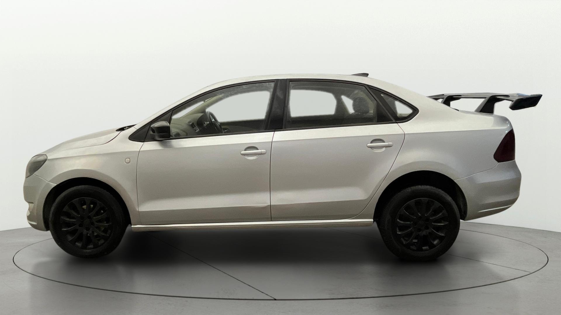 View 2015 Skoda Rapid 1.6 MPI Ambition Petrol AT BS IV Image 6 Used 2015 Skoda Rapid 1.6 MPI Ambition Petrol AT BS IV Image 6