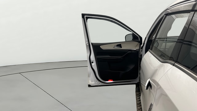 View Mahindra XUV700 Image 39 Used Mahindra XUV700 Image 39