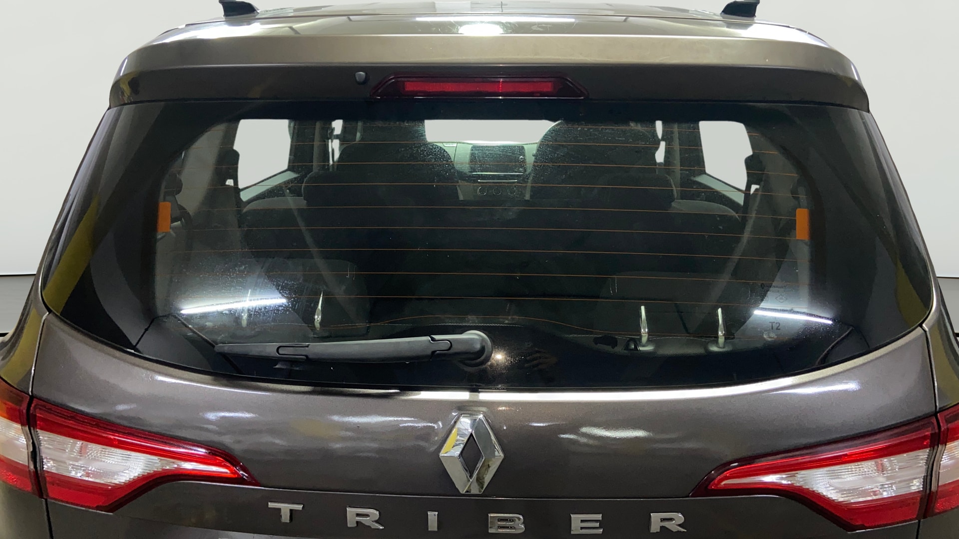 View 2022 Renault Triber RXZ Image 4 Used 2022 Renault Triber RXZ Image 4
