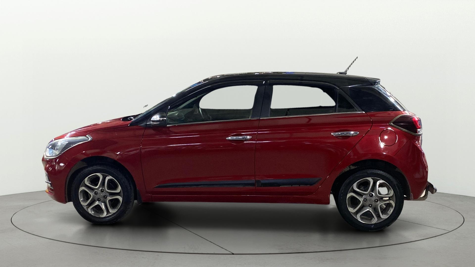 View 2020 Hyundai Elite i20 1.2 Sportz Plus Petrol Dual Tone BS IV Image 5 Used 2020 Hyundai Elite i20 1.2 Sportz Plus Petrol Dual Tone BS IV Image 5