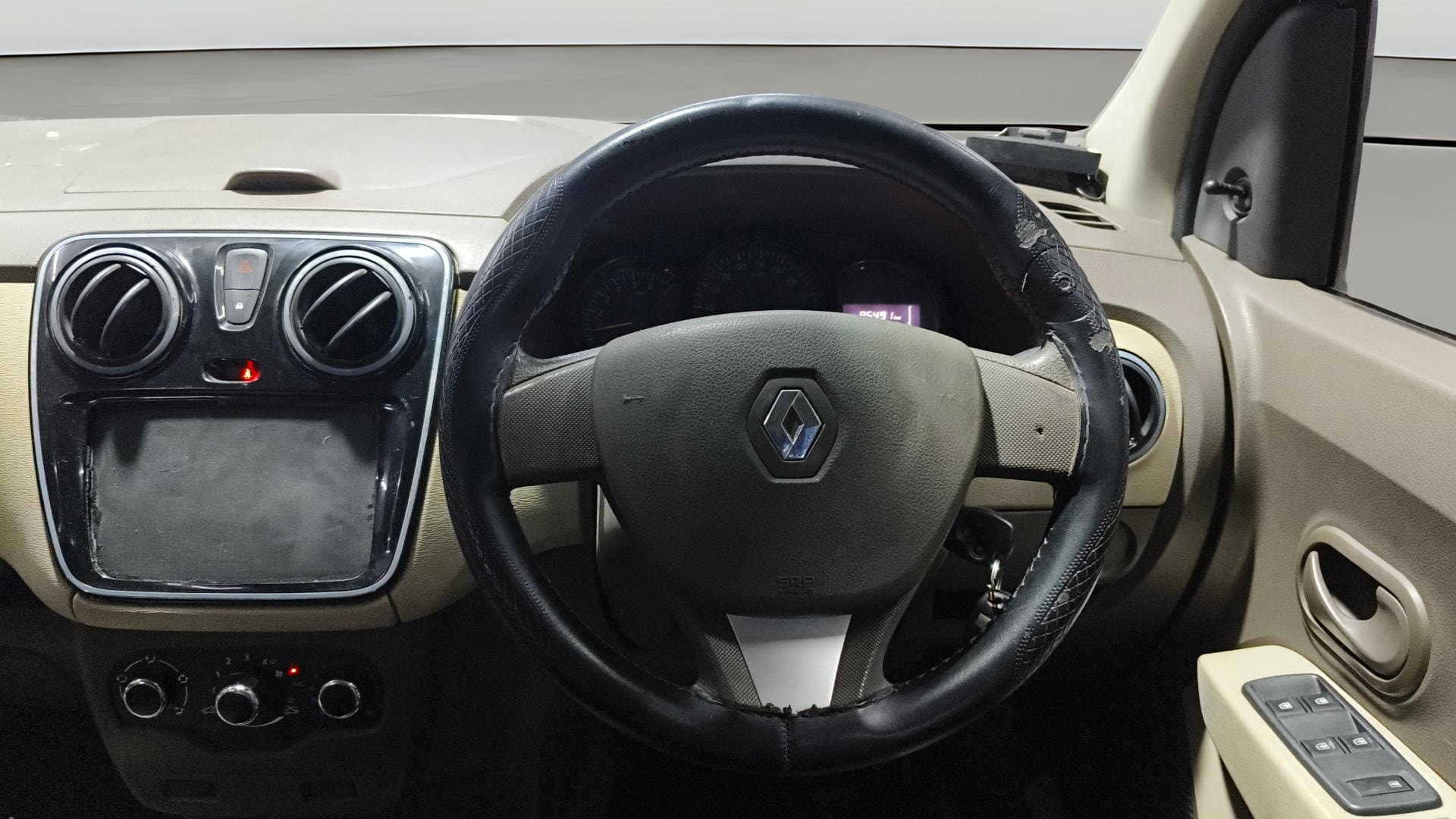 View 2016 Renault Lodgy 85 PS RxL 8 Seater Image 14 Used 2016 Renault Lodgy 85 PS RxL 8 Seater Image 14