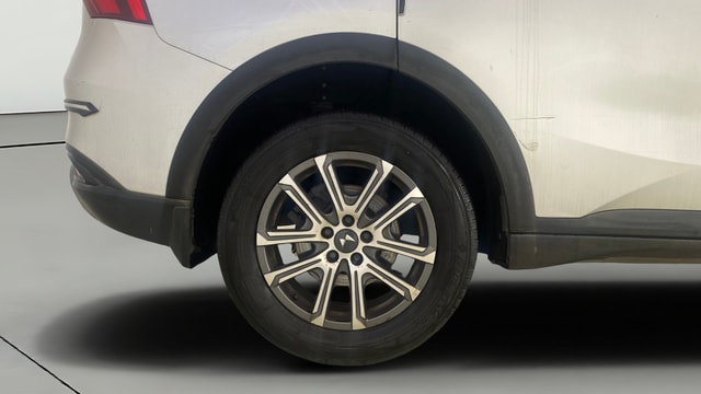 View Mahindra XUV700 Image 34 Used Mahindra XUV700 Image 34