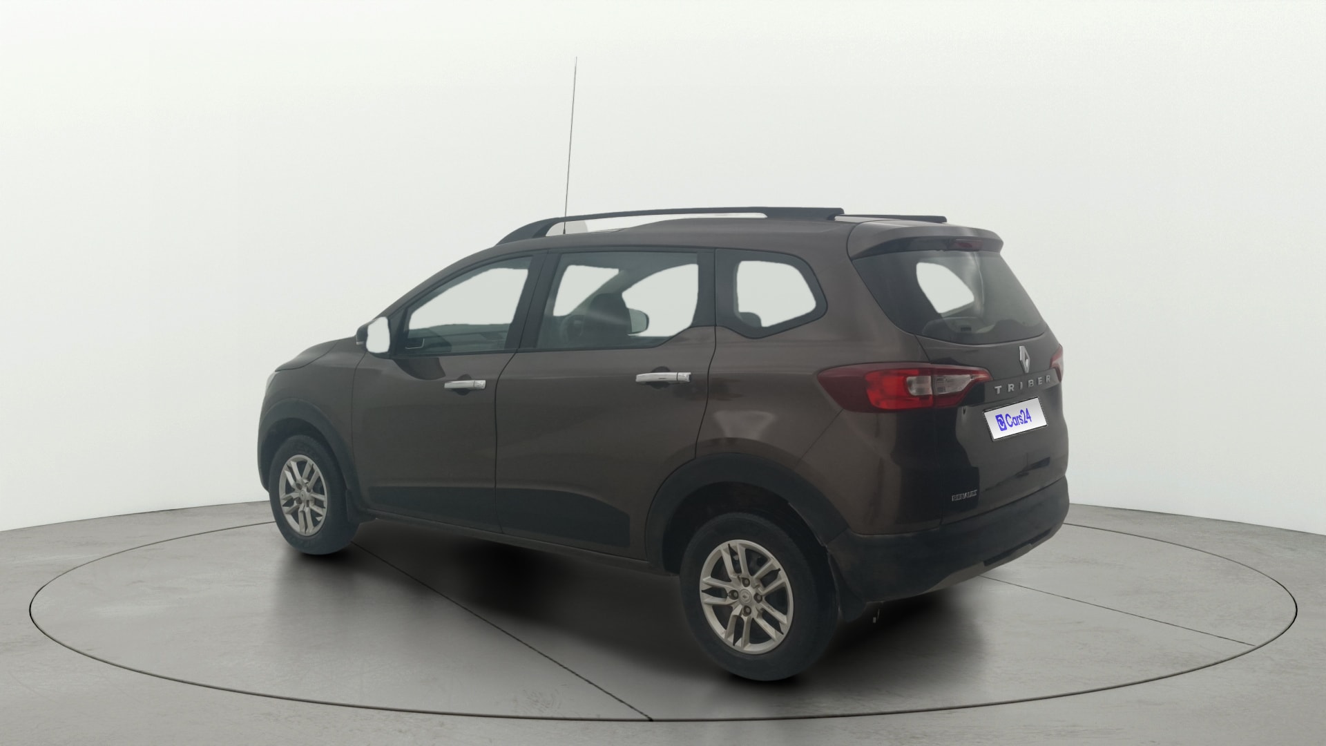 View 2021 Renault Triber RXT Image 2 Used 2021 Renault Triber RXT Image 2