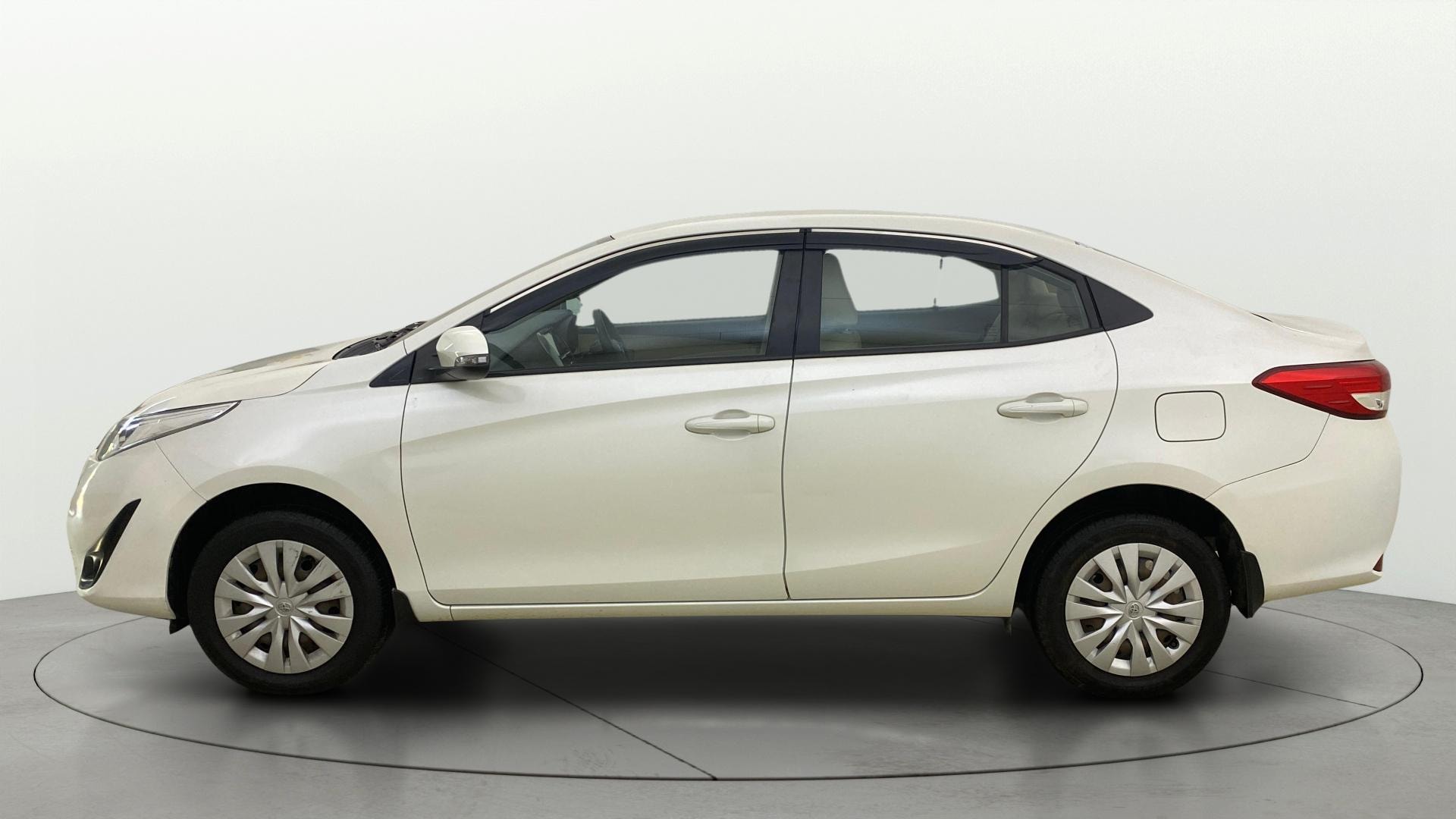 View 2018 Toyota Yaris G CVT Image 5 Used 2018 Toyota Yaris G CVT Image 5