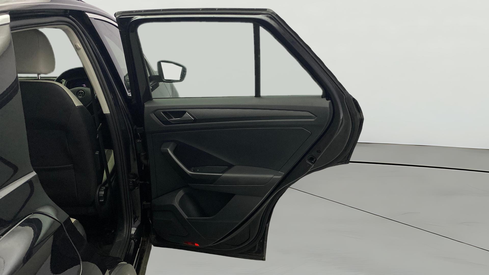 View 2021 Volkswagen T-Roc 1.5 TSI Image 7 Used 2021 Volkswagen T-Roc 1.5 TSI Image 7