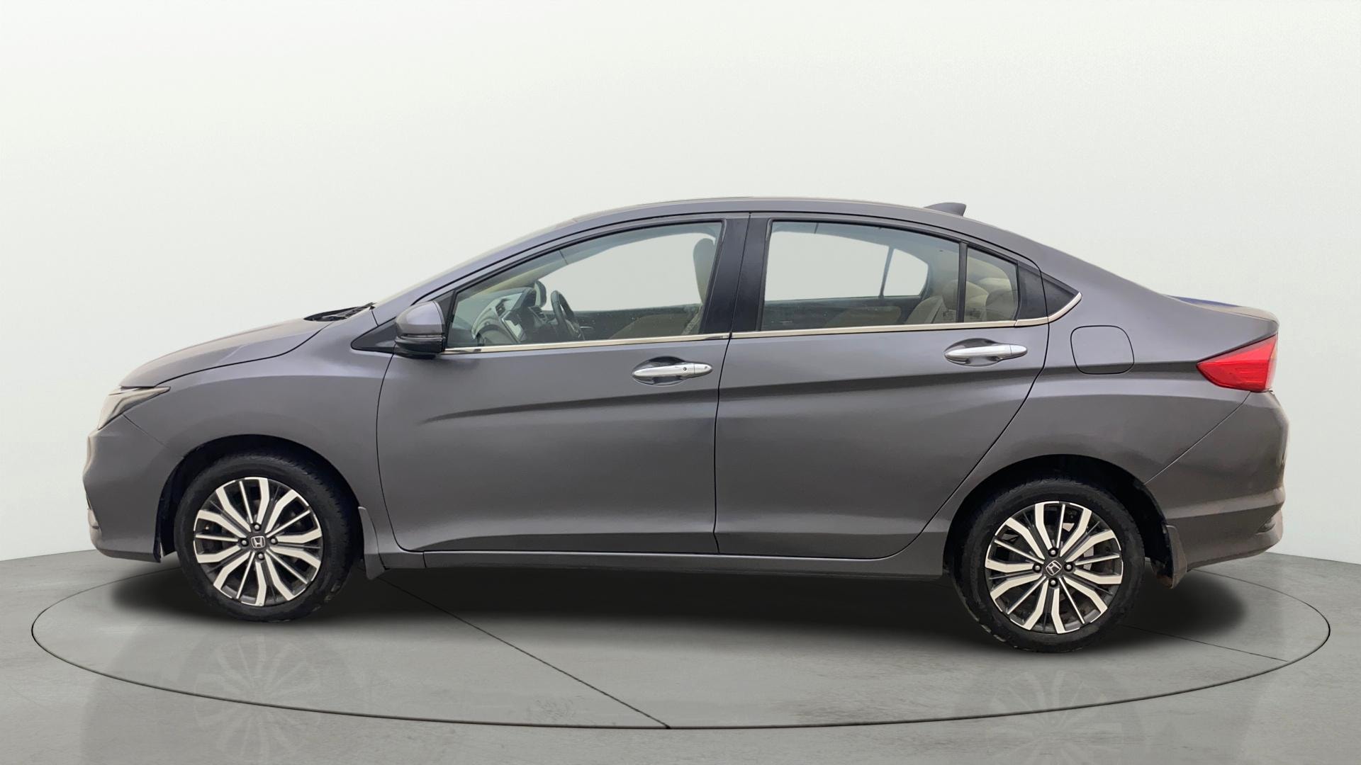 View 2017 Honda City ZX MT Diesel Anniversary Edition Image 6 Used 2017 Honda City ZX MT Diesel Anniversary Edition Image 6
