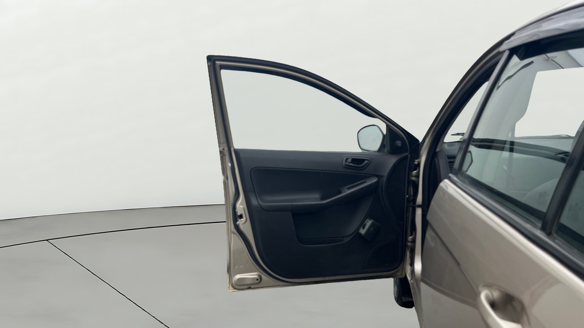 View 2015 Tata Bolt XE Quadrajet 75PS Diesel Image 31 Used 2015 Tata Bolt XE Quadrajet 75PS Diesel Image 31